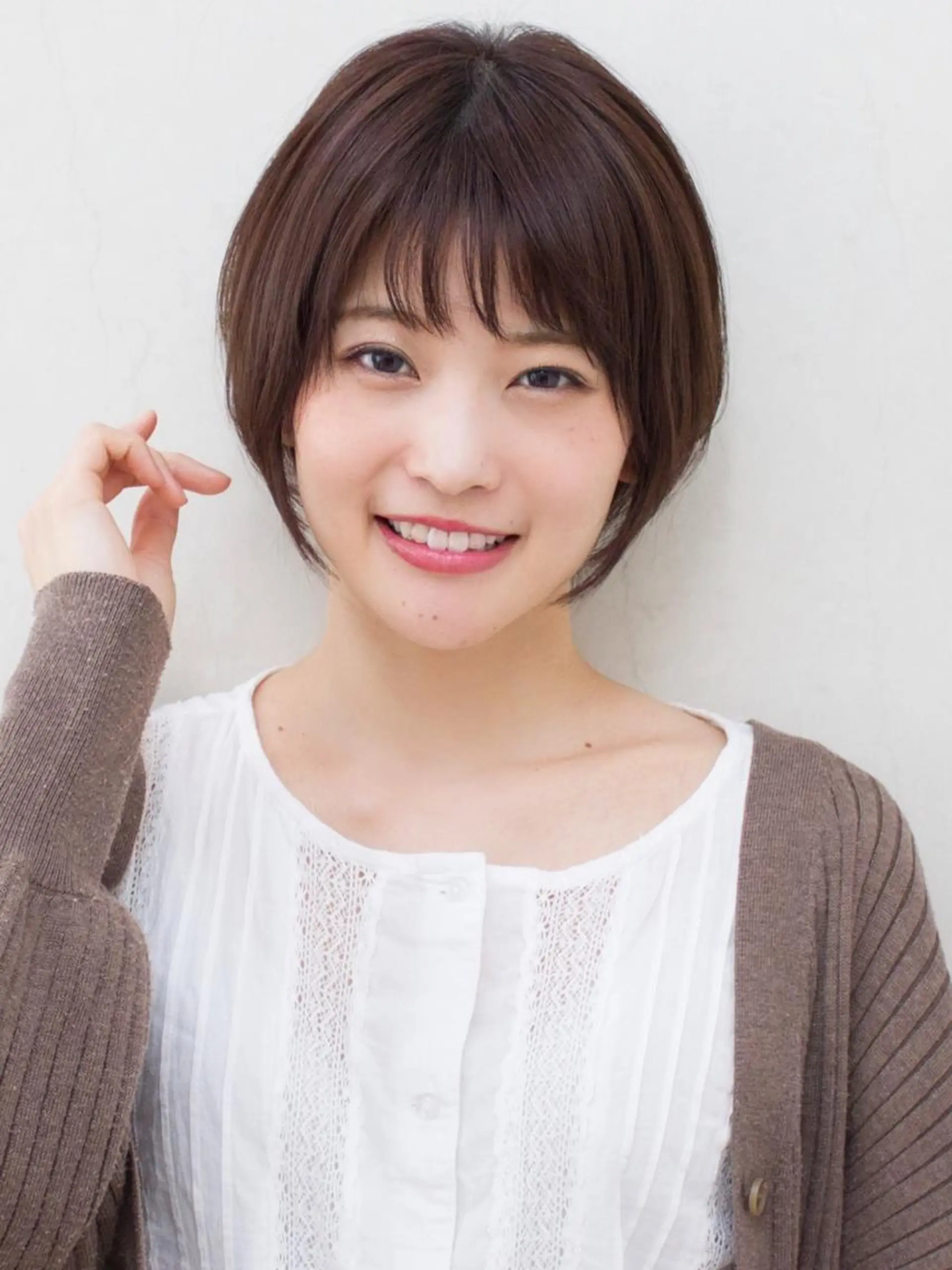 ショート 切りっぱなしボブ ショートボブ ボブ ハイライト シースルーバング 似合わせ/茅ヶ崎 スズキ タクマのヘアスタイル