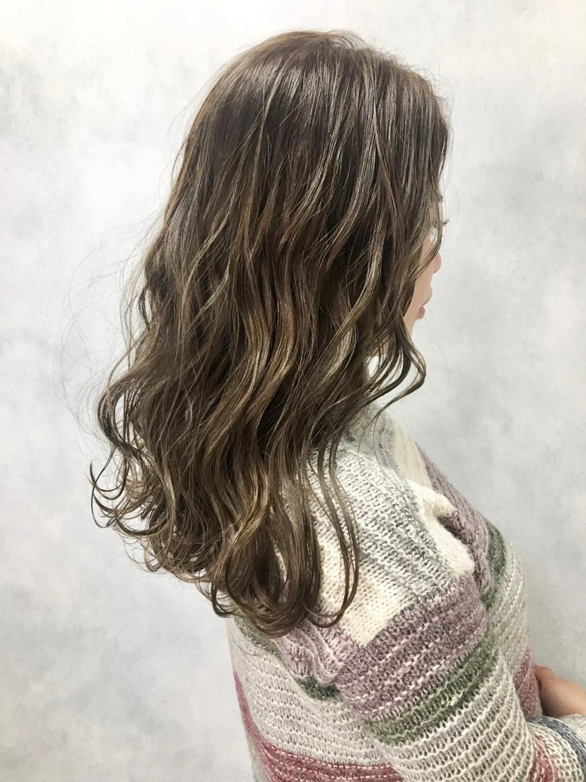 セミロング ハイライト ヘアカラー トリートメント 小澤大輔 YOLO hairのヘアスタイル