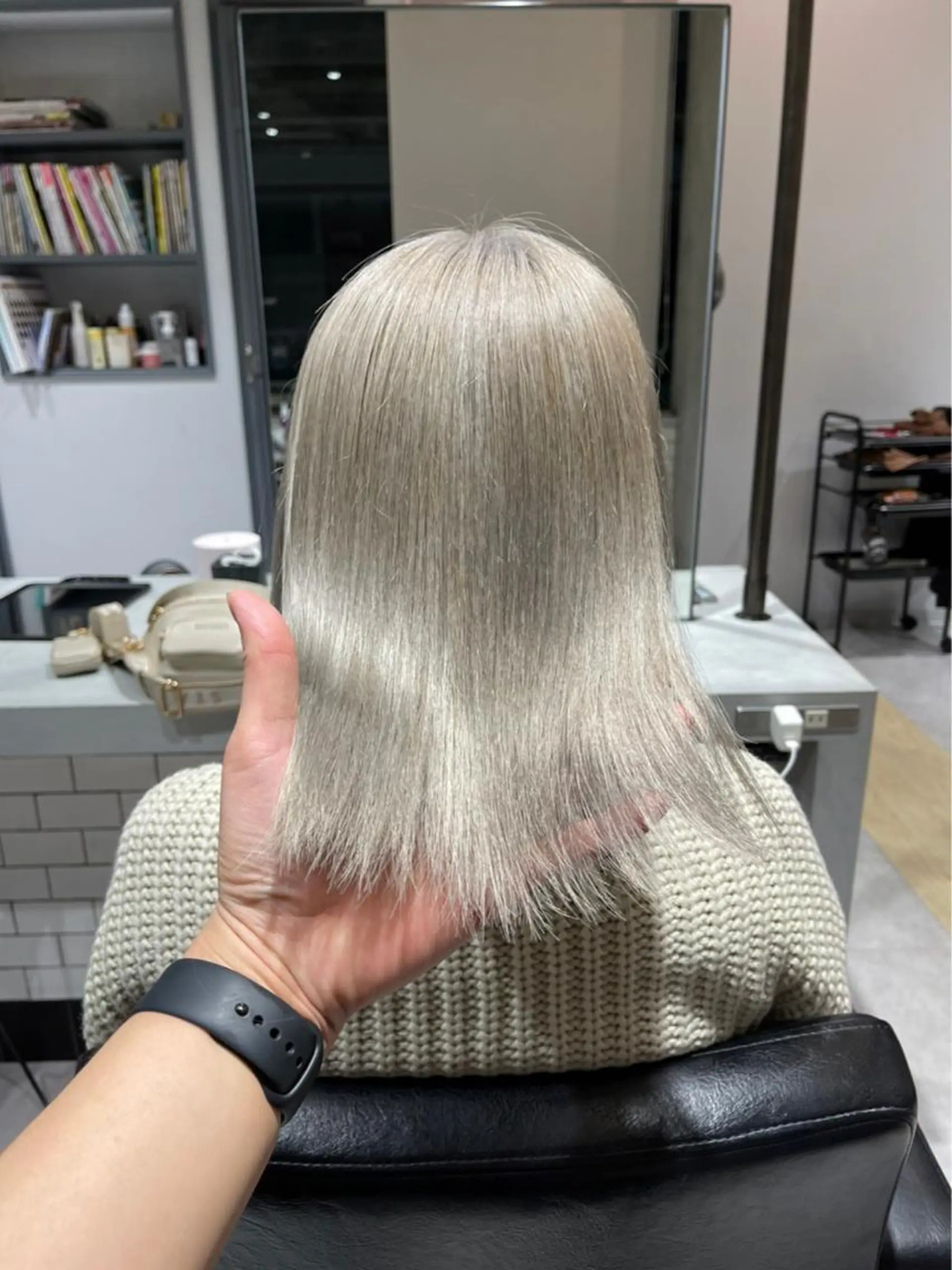 ミディアム ハイトーンエフェクト ブリーチいち丸のヘアスタイル