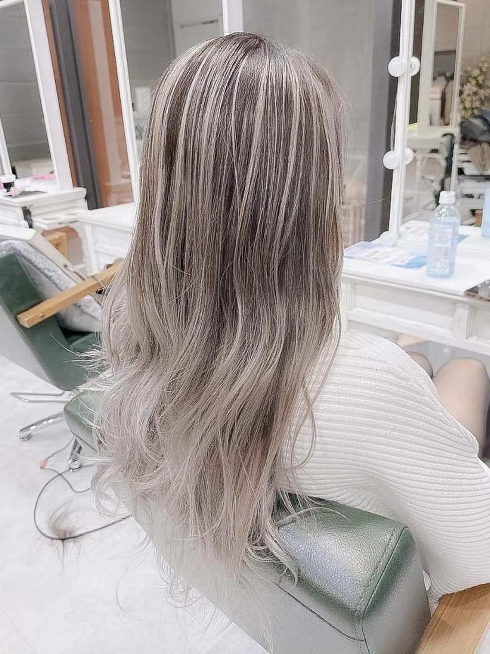 ロング カラー ヘアアレンジ ブリーチ ケアブリーチ 透明感カラー デザインカラー ハイトーンカラー 𝐑𝐈𝐍𝐊𝐀 🐣🩷のヘアスタイル