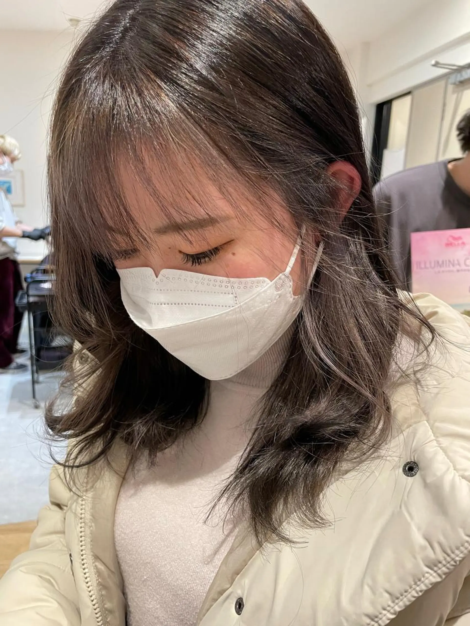 セミロング 顔周りカット カット ヘアカラー シモダ クルミのヘアスタイル