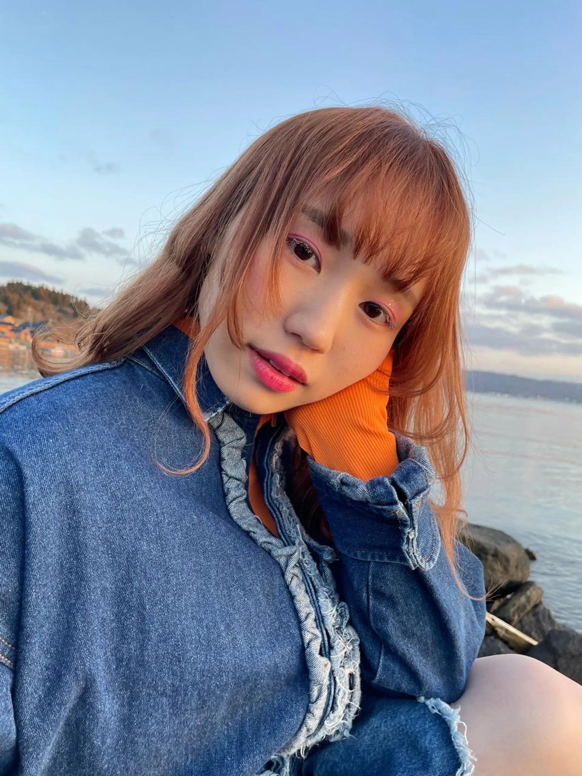 ミディアム カラー tomo🍒パーマ ハイトーン似合わせのヘアスタイル