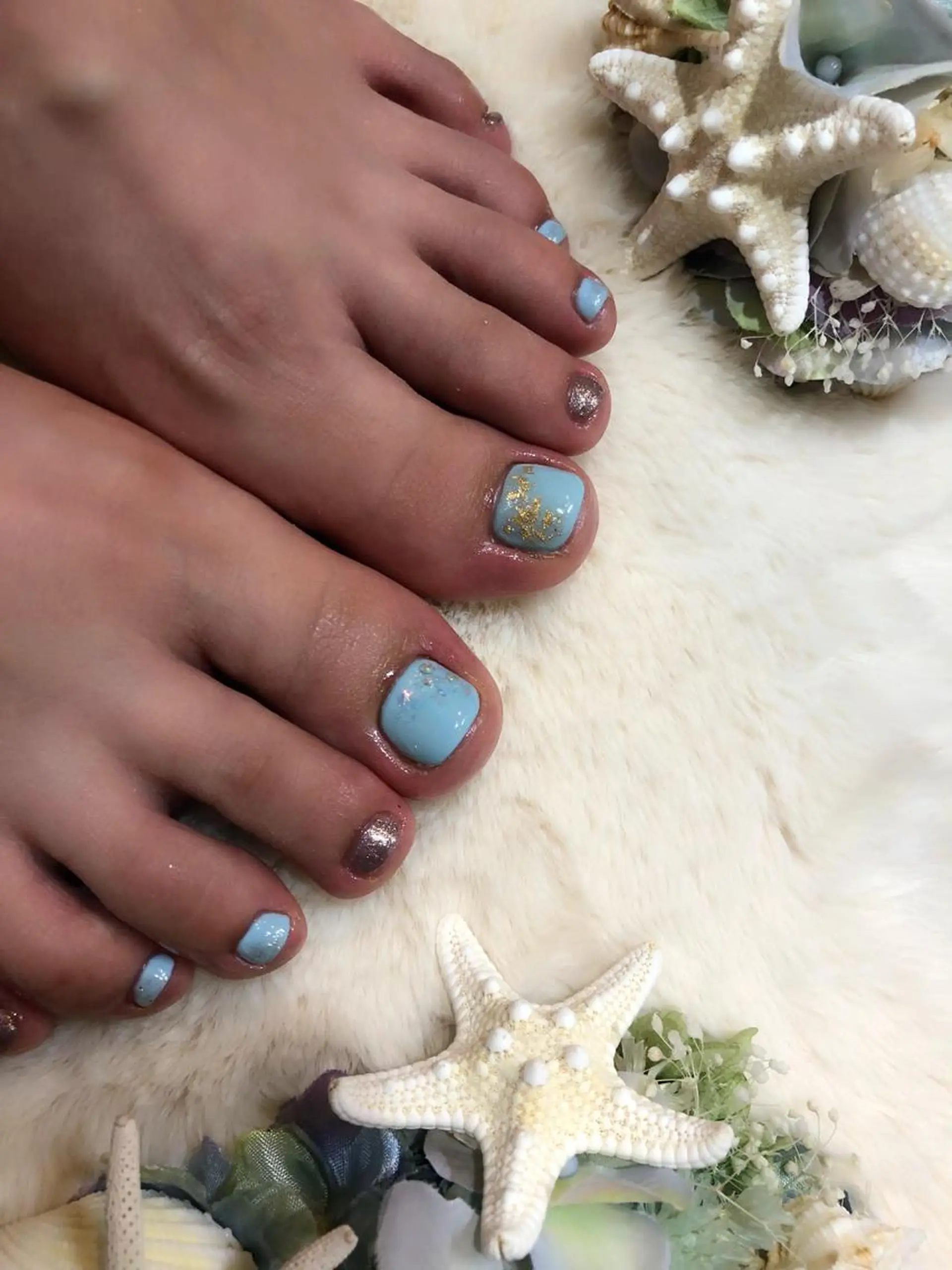 ネイル フットネイル ホログラムネイル 水色 ワンカラーネイル フットネイル YAS 青柳 安代のネイルデザイン
