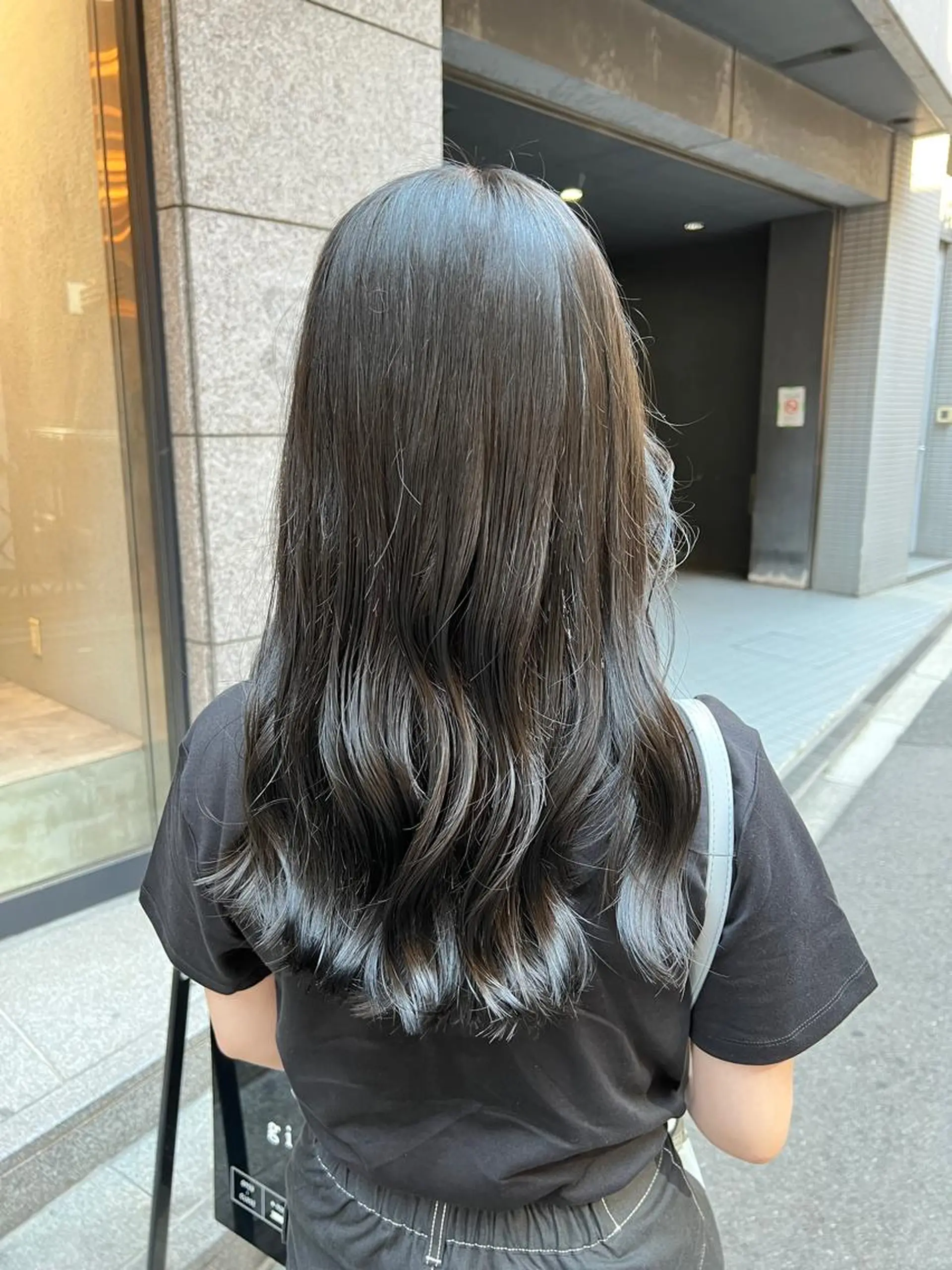 ロング カラー ノイシキ サキのヘアスタイル