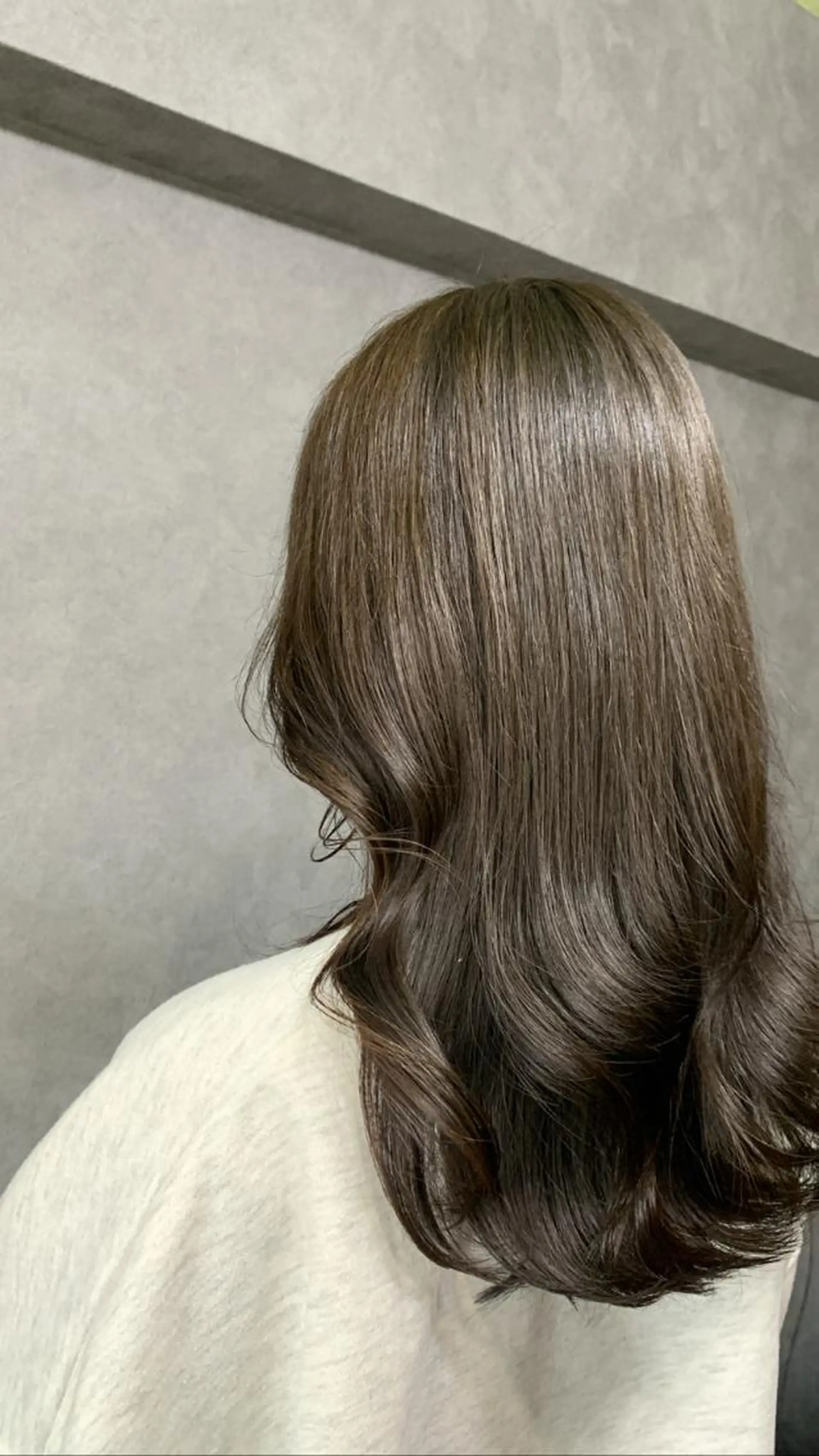 セミロング カラー オリーブグレー chouette/ 根本優希のヘアスタイル