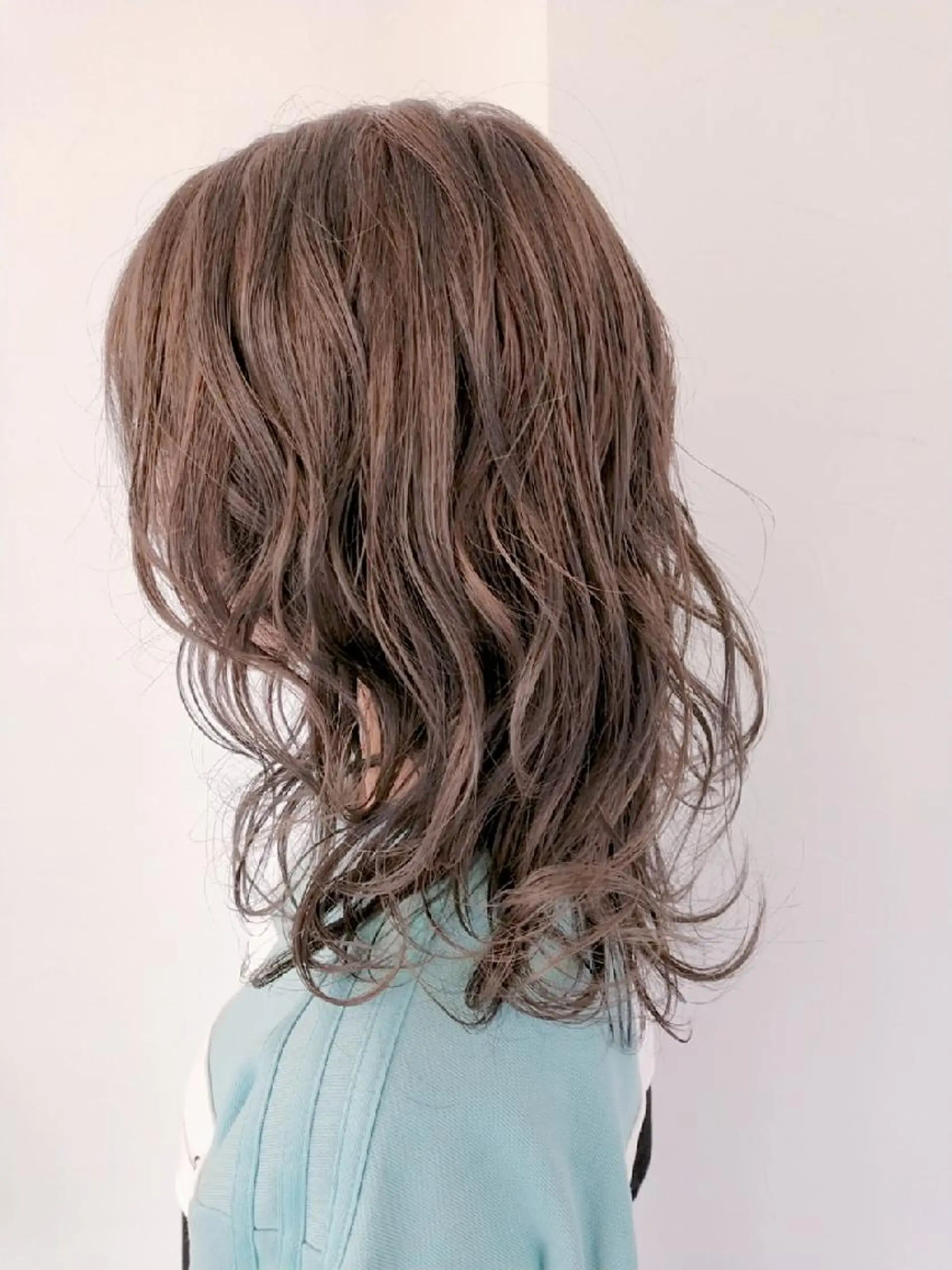ミディアム カラー アディクシーカラー アッシュ バレイヤージュ ベージュカラー ブリーチ デザインカラー髪質 改善Lilithのその他イメージ