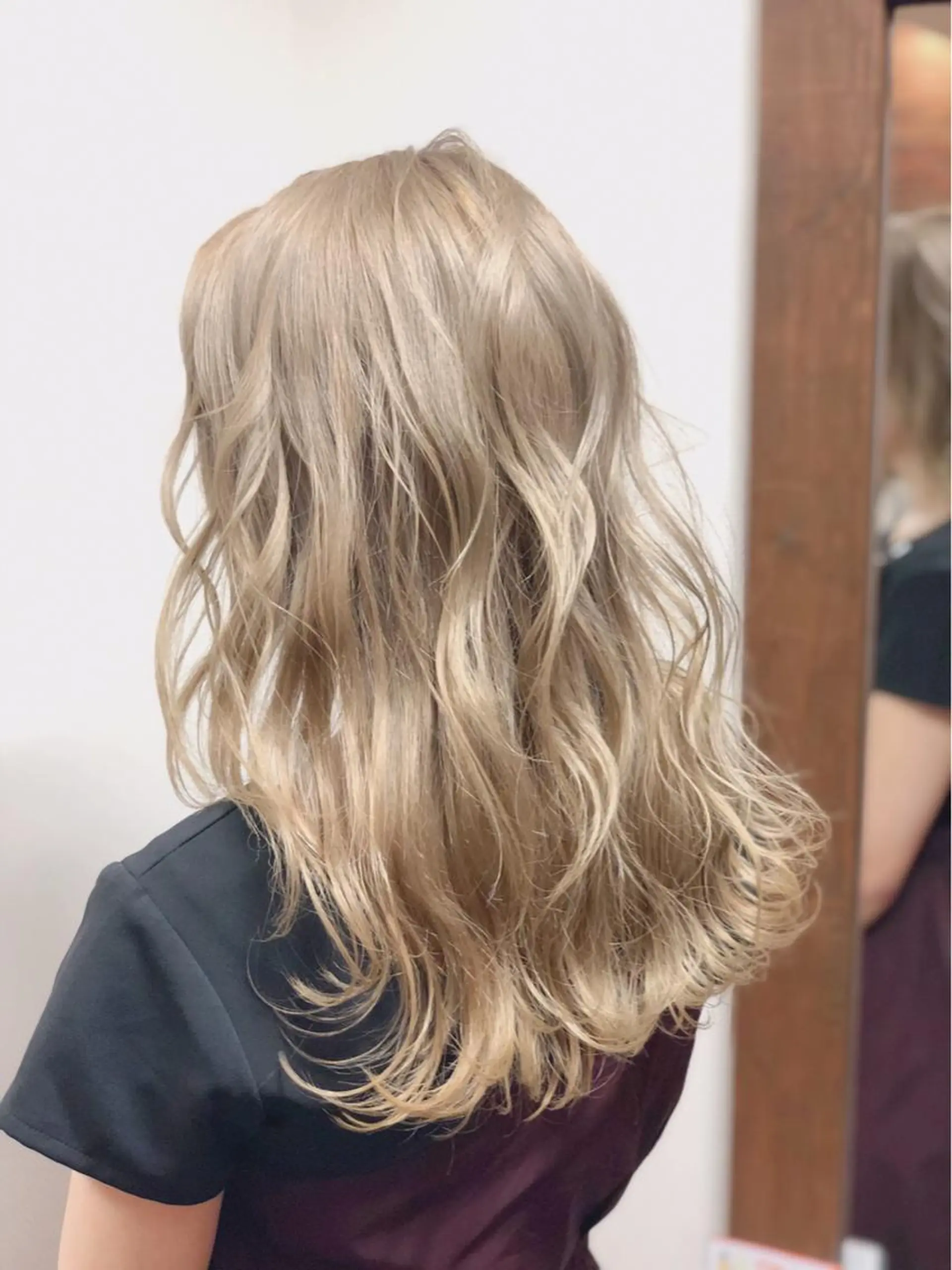 カラー ベージュカラー ブリーチ ミルクティーベージュ ホワイトミルクティーベージュ 大人艶カラー/ ショートカット　辻岡のヘアスタイル