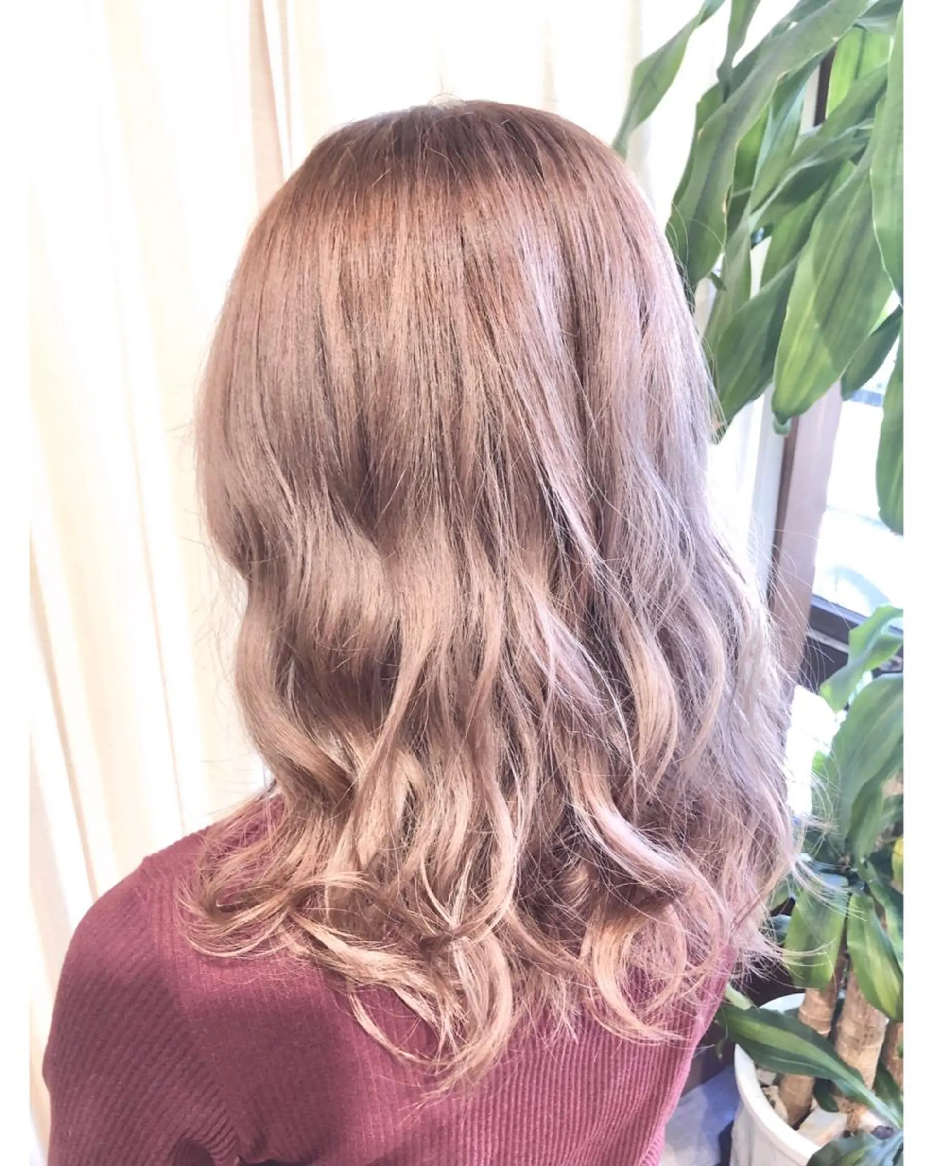セミロング カラー ベージュカラー ミルクティーベージュ ピンクカラー ホワイトピンク ヘアカラー トリートメント 💓シールエクステ ルミエールのヘアスタイル