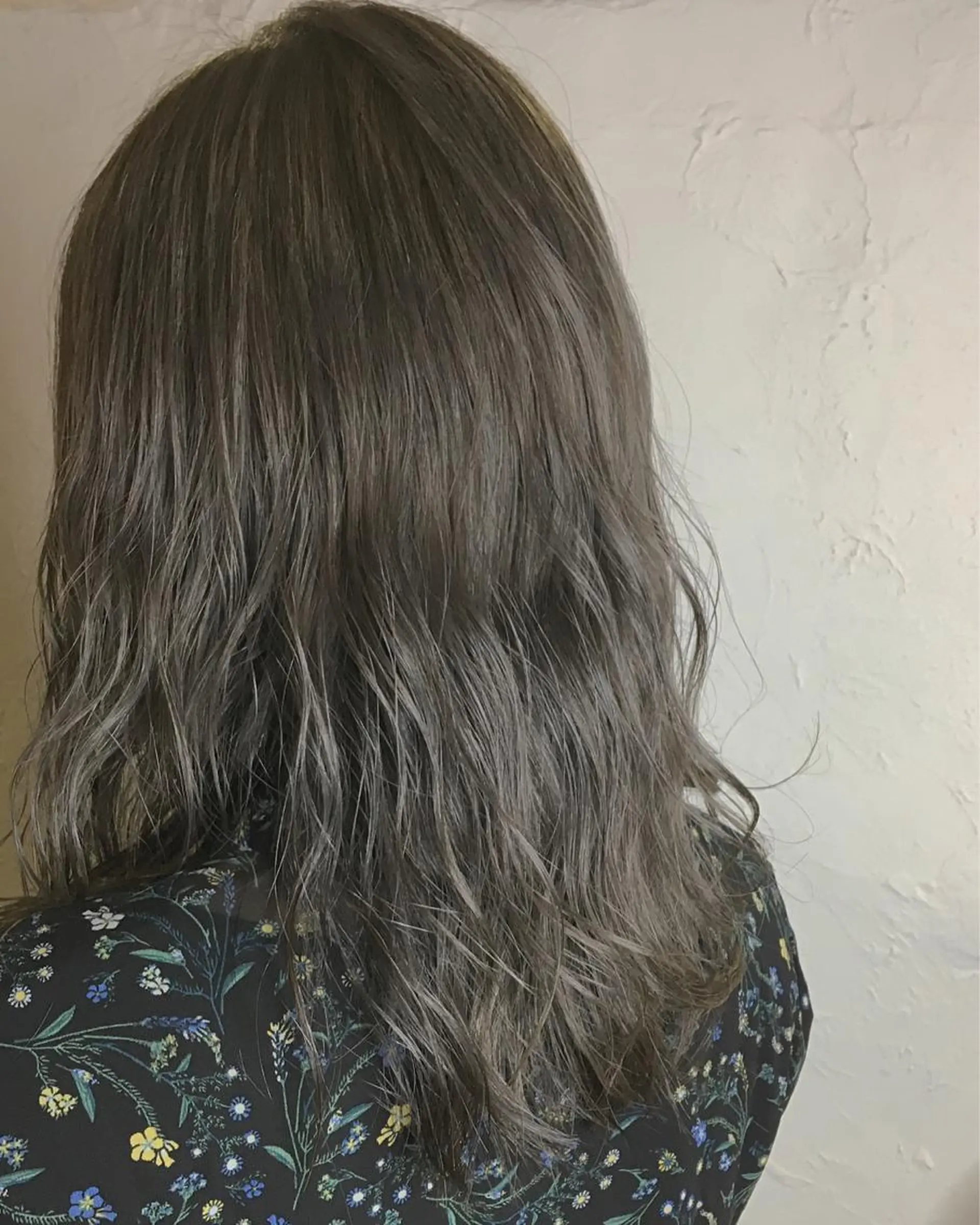 ミディアム カラー パーマ ヘアアレンジ アッシュ アッシュグレー エグチ アキラのヘアスタイル