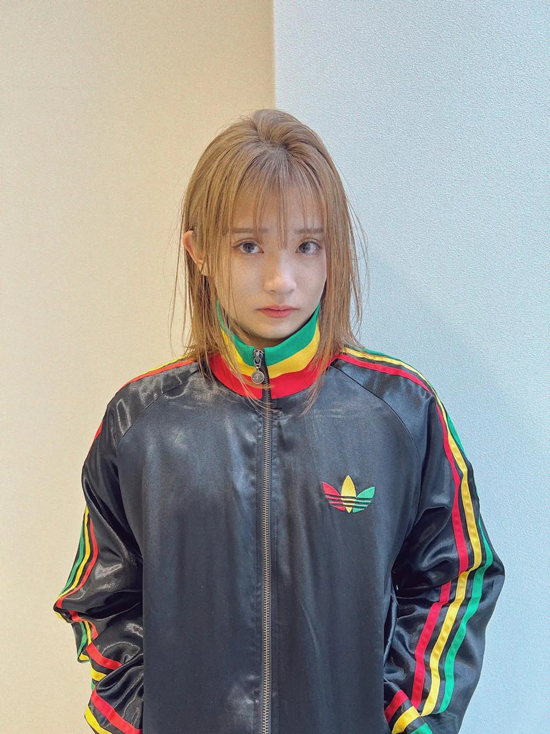 ミディアム カラー ベージュカラー ブリーチ ミルクティーベージュ レイヤーカット パーマ/レイヤー /店長/YURAのヘアスタイル