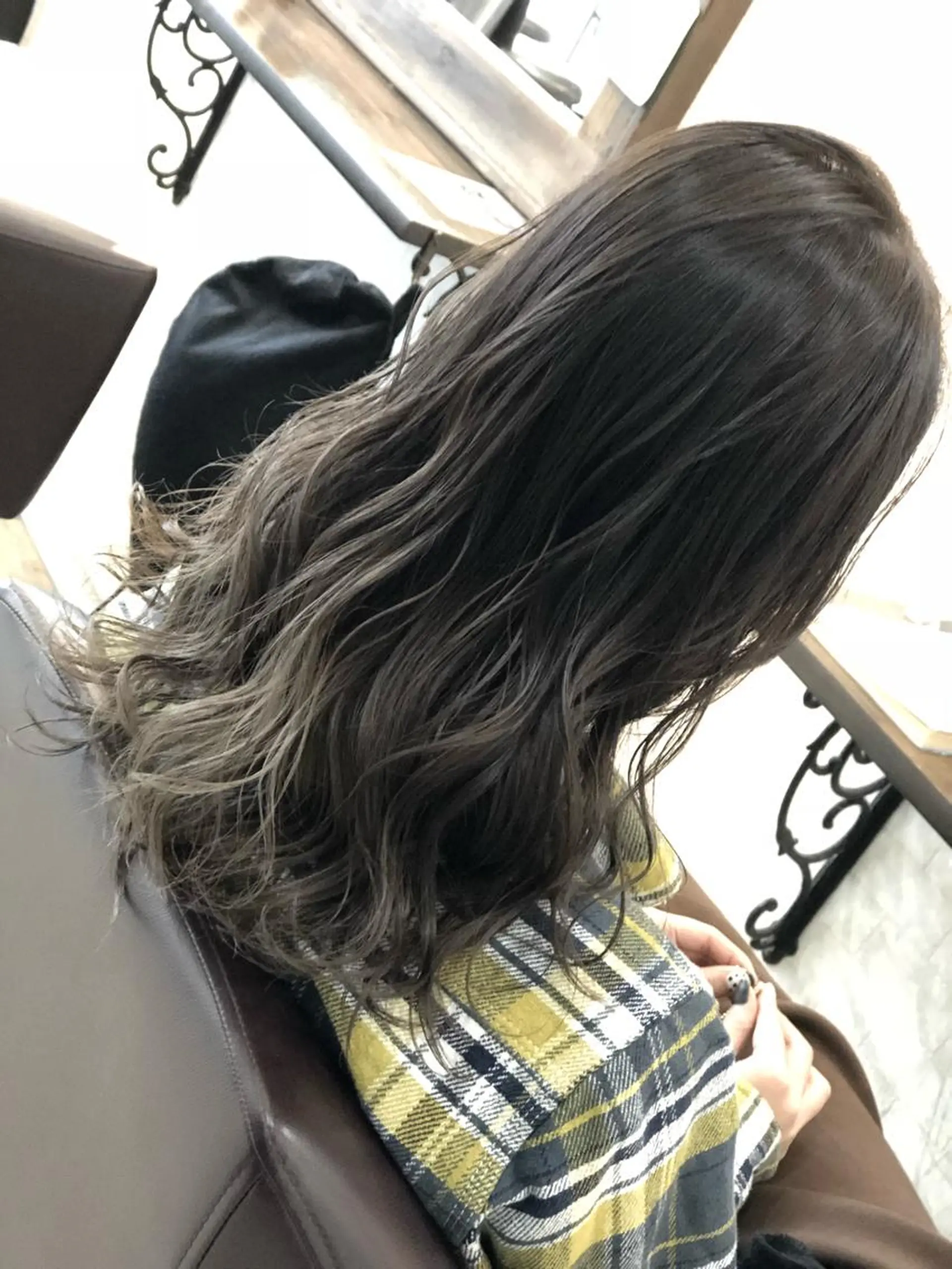 セミロング カラー グラデーションカラー グレージュ 小森 拓哉のヘアスタイル