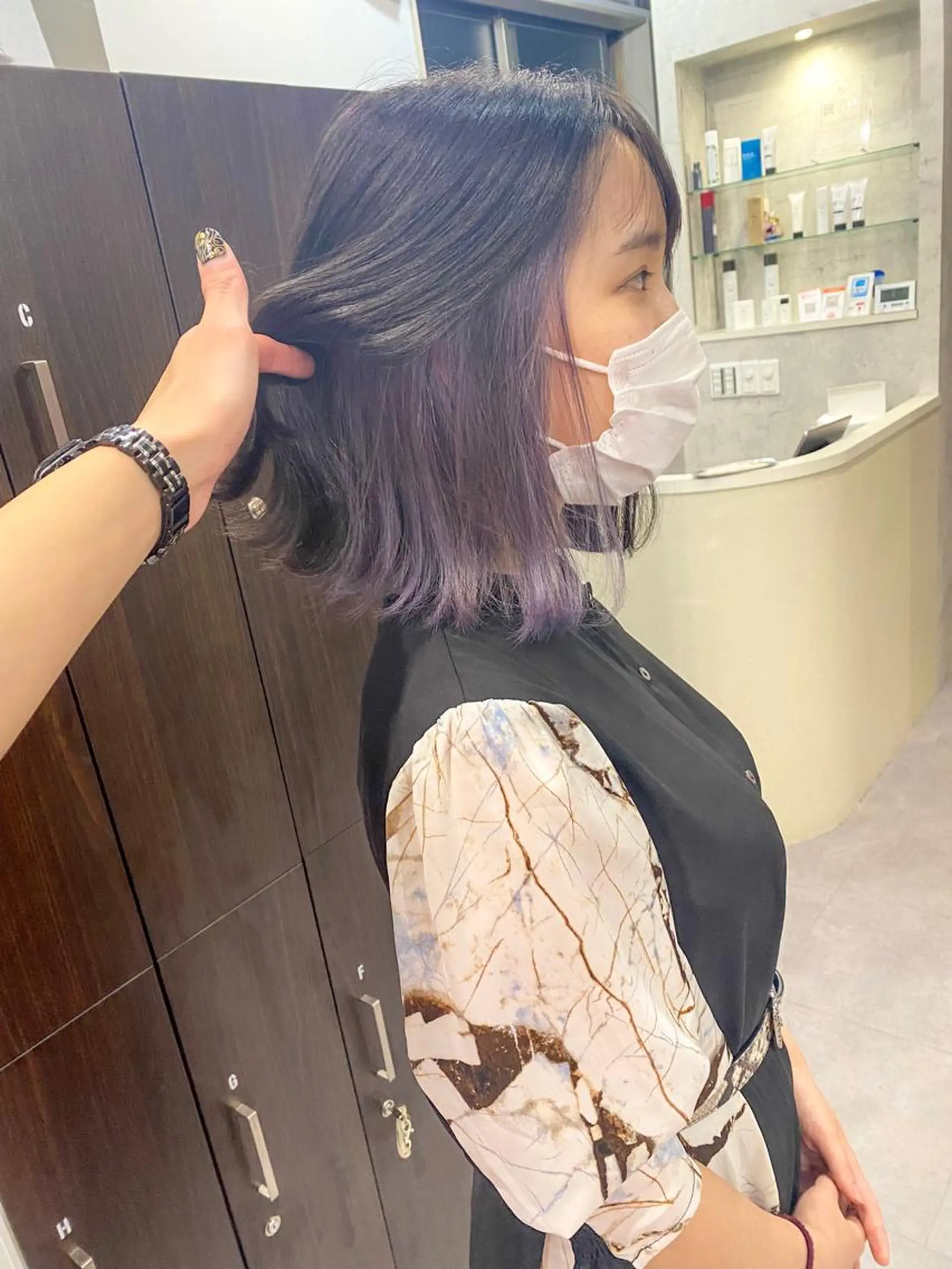 ショート カラー ダブルカラー イヤリングカラー ハイトーンカラー インナーカラー ラベンダーカラー Via officialのヘアスタイル