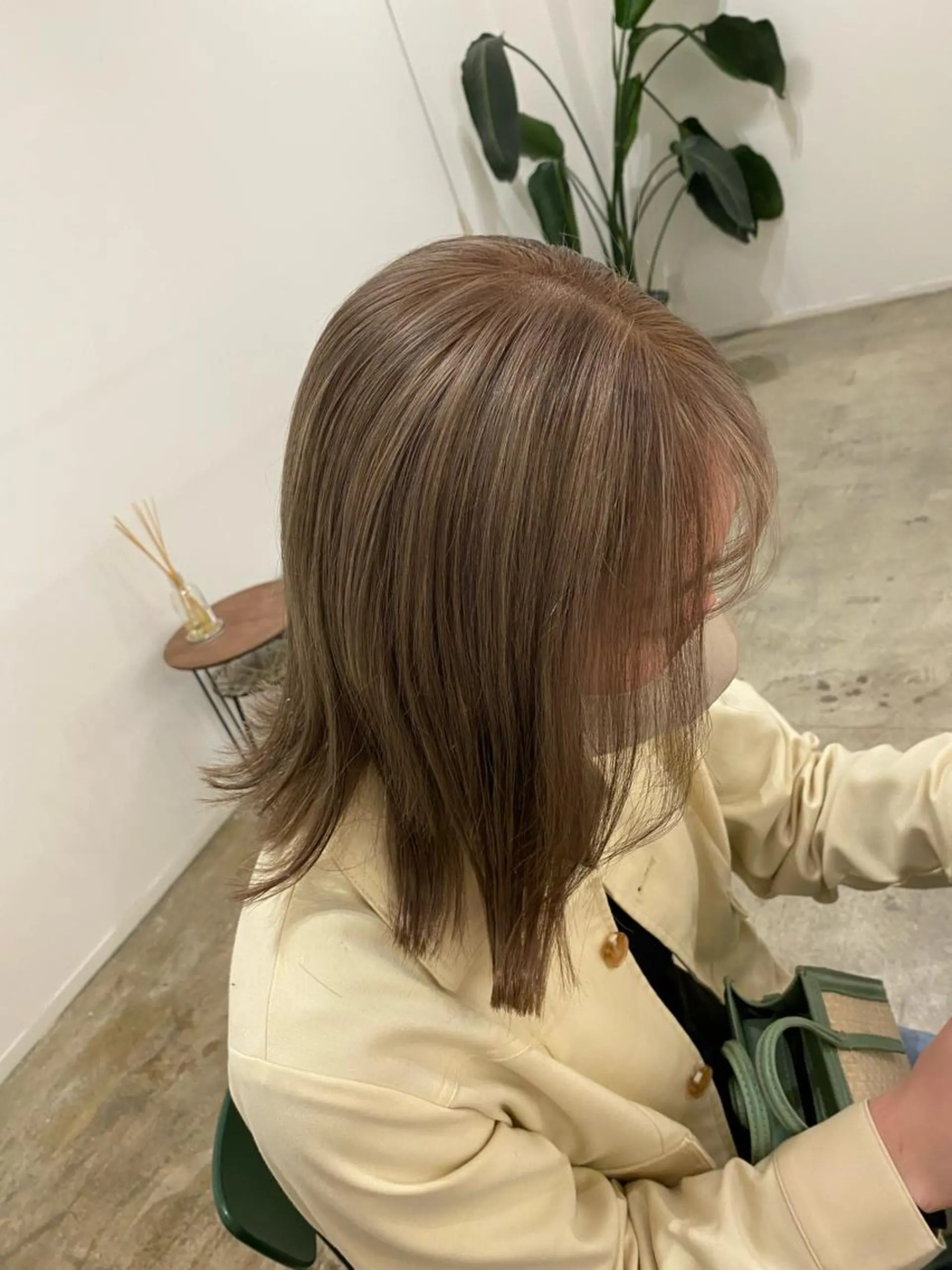 セミロング カラー 藤野 凪沙のヘアスタイル