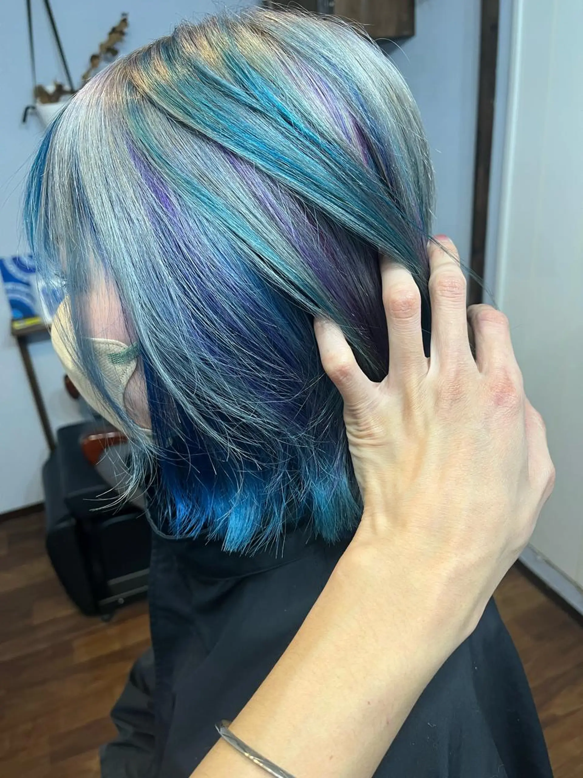 ミディアム カラー ショートボブ ボブレイヤー アッシュ バレイヤージュ ミストバング カット ヘアカラー トリートメント 原宿サロン代表 デザインカラー伊藤卓のヘアスタイル