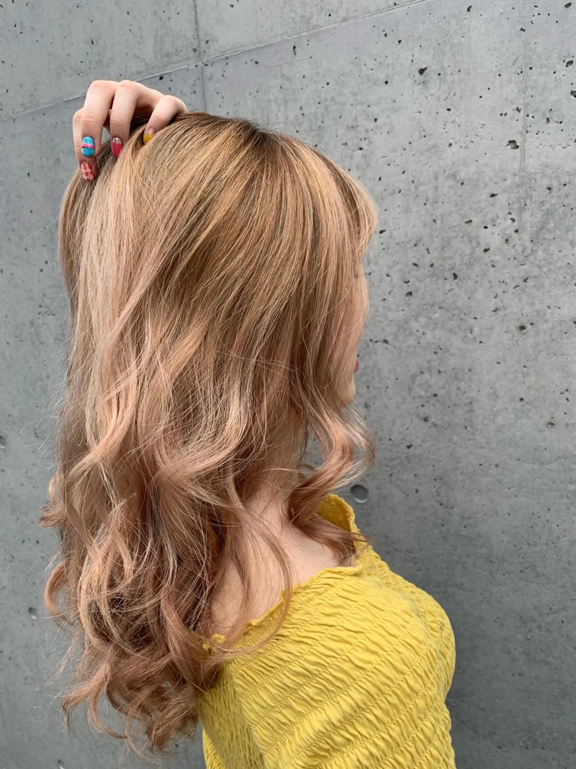 セミロング カラー ブリーチ カット ヘアカラー トリートメント 飯田 真澄のヘアスタイル