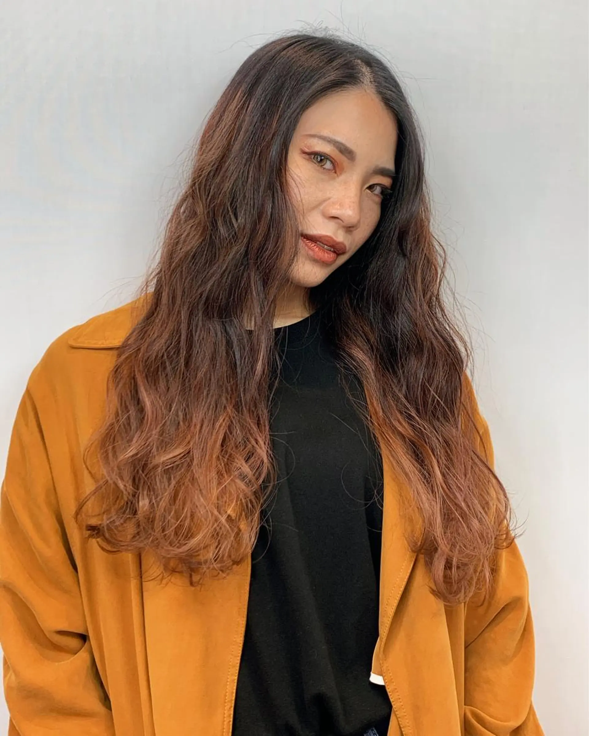 ロング カラー バレイヤージュ レイヤーカット ロング 艶髪/白髪ぼかし ヘッドスパ/大野結菜のヘアスタイル