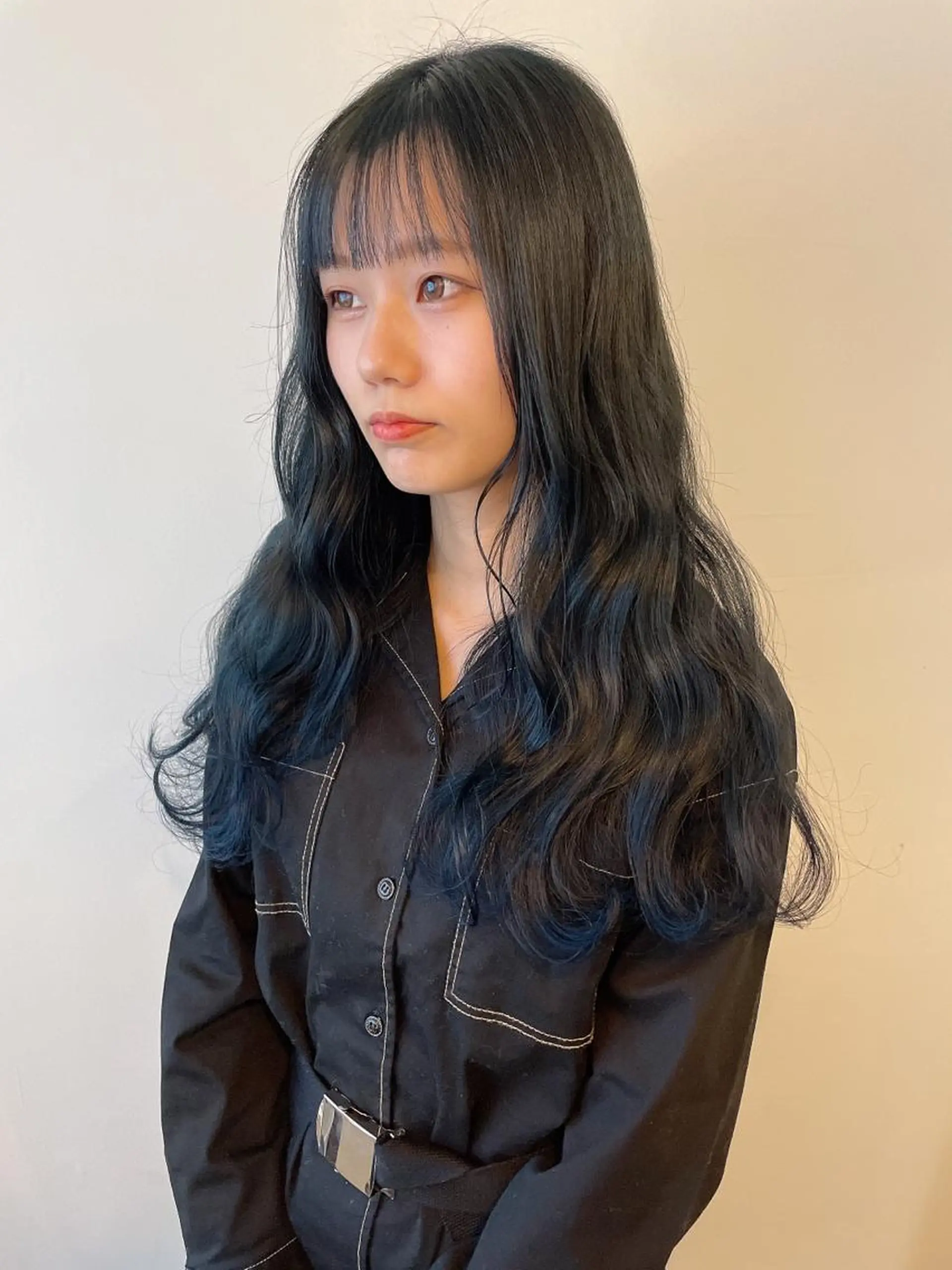 ロング カラー ブルーカラー ネイビーカラー 安藤 佑衣のヘアスタイル