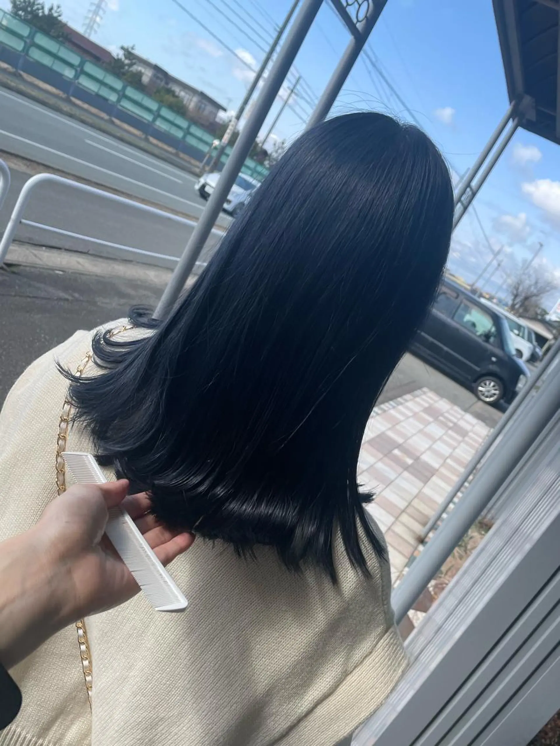 セミロング カラー 黒髪 ブルーカラー ブルーブラック 佐々木 麻純のヘアスタイル