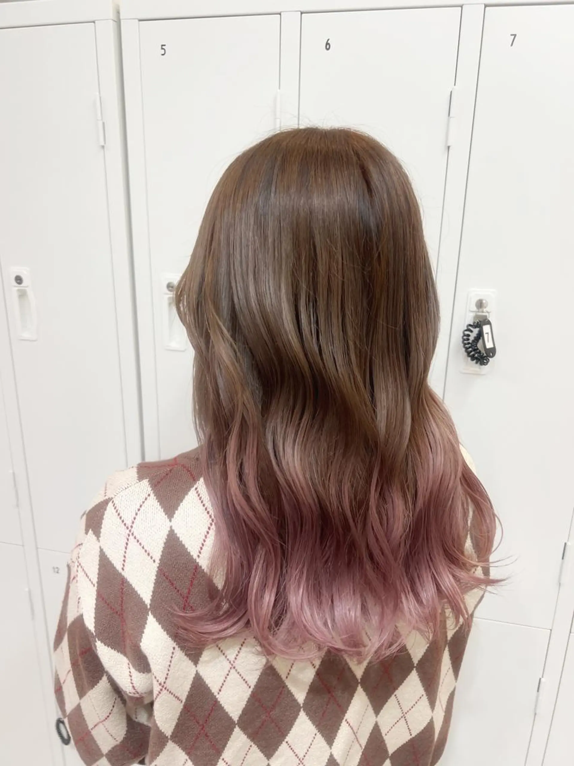 カラー グラデーションカラー ピンクカラー 小関 笙斗のヘアスタイル