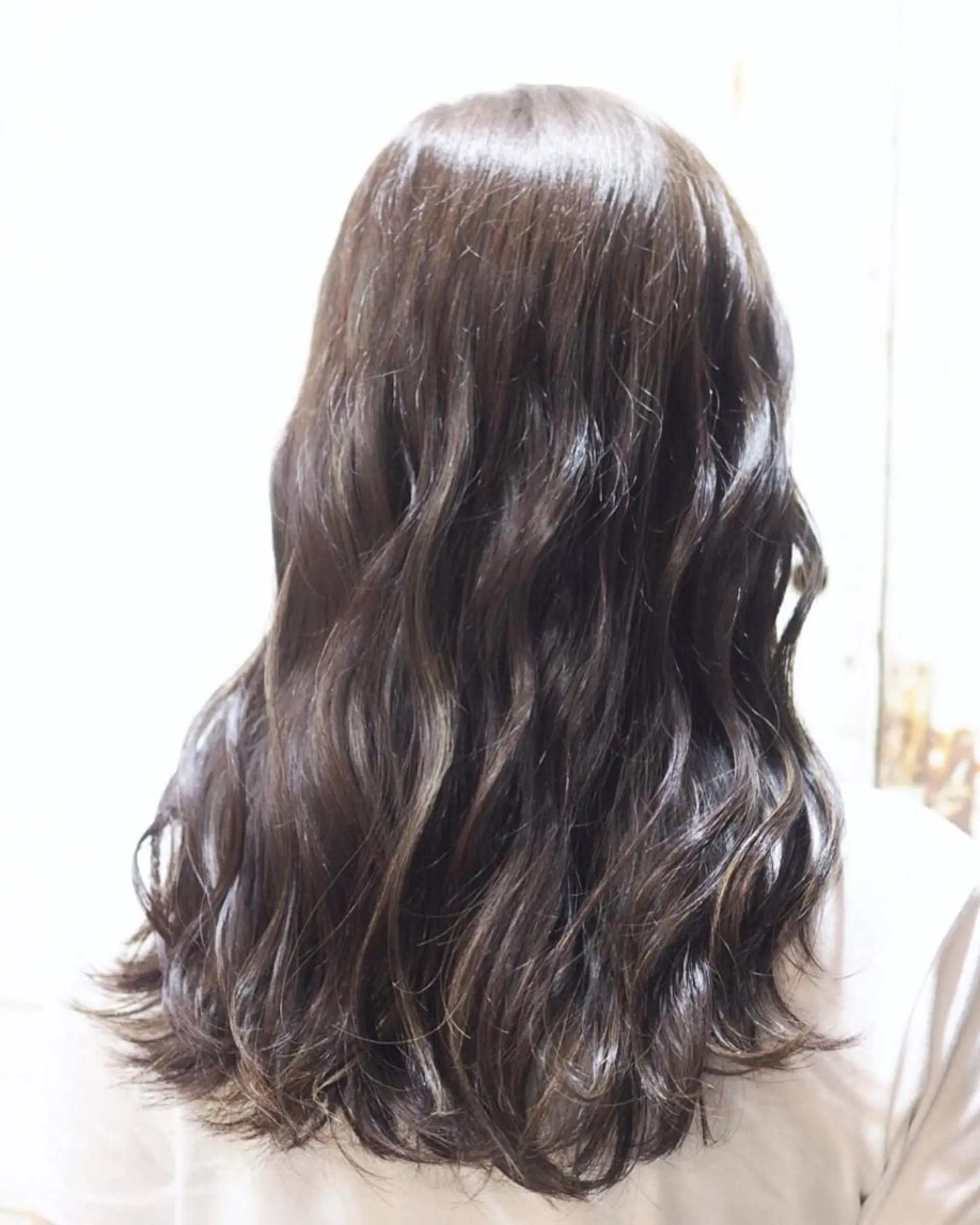 セミロング 難波 茜のヘアスタイル