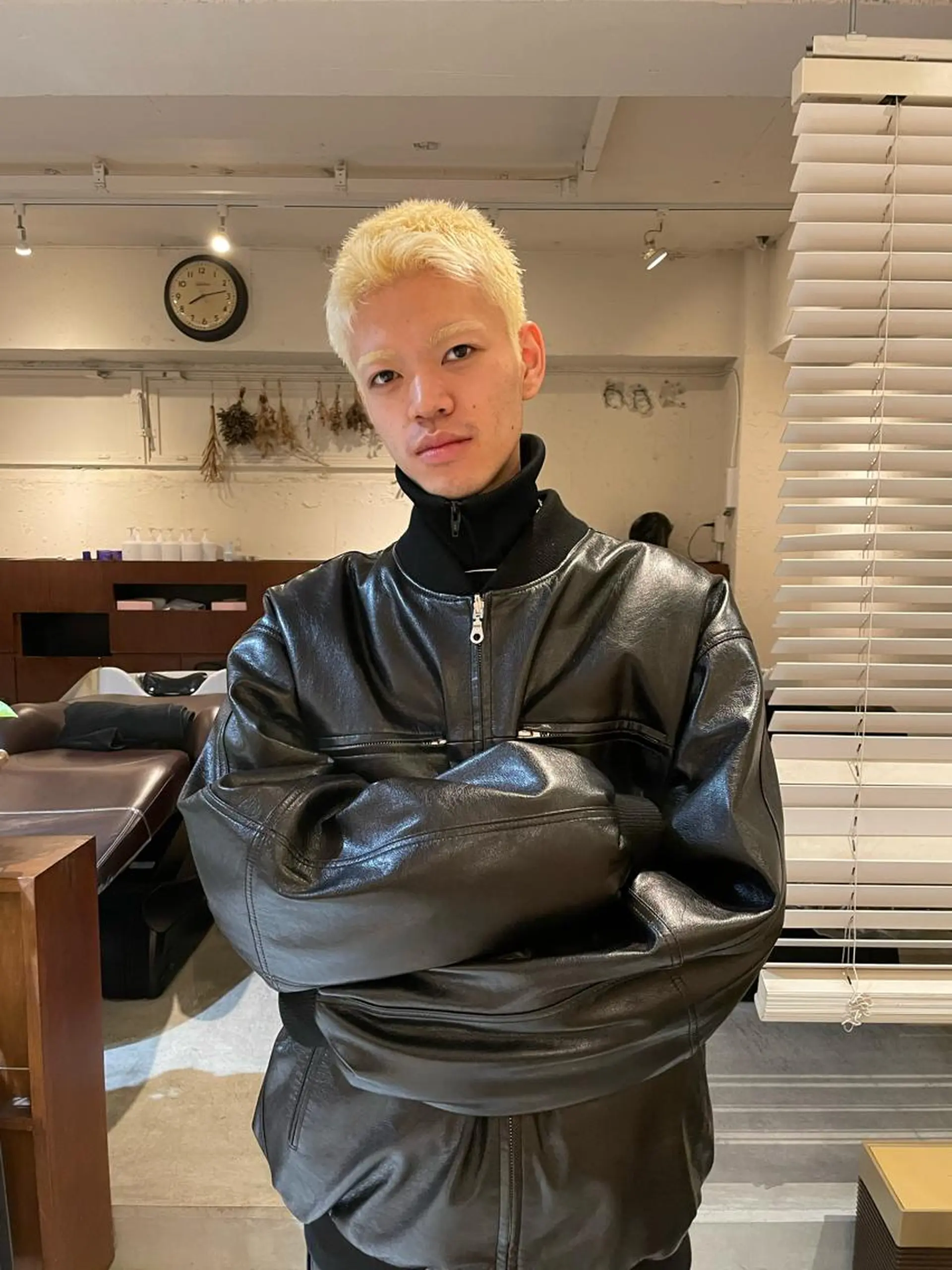 ショート カラー メンズ メンズブリーチ ブリーチ 抜きっぱなしブロンド ダブルカラー 似合わせカット ヘアカラー ファッションに 溶け込むstyleのヘアスタイル