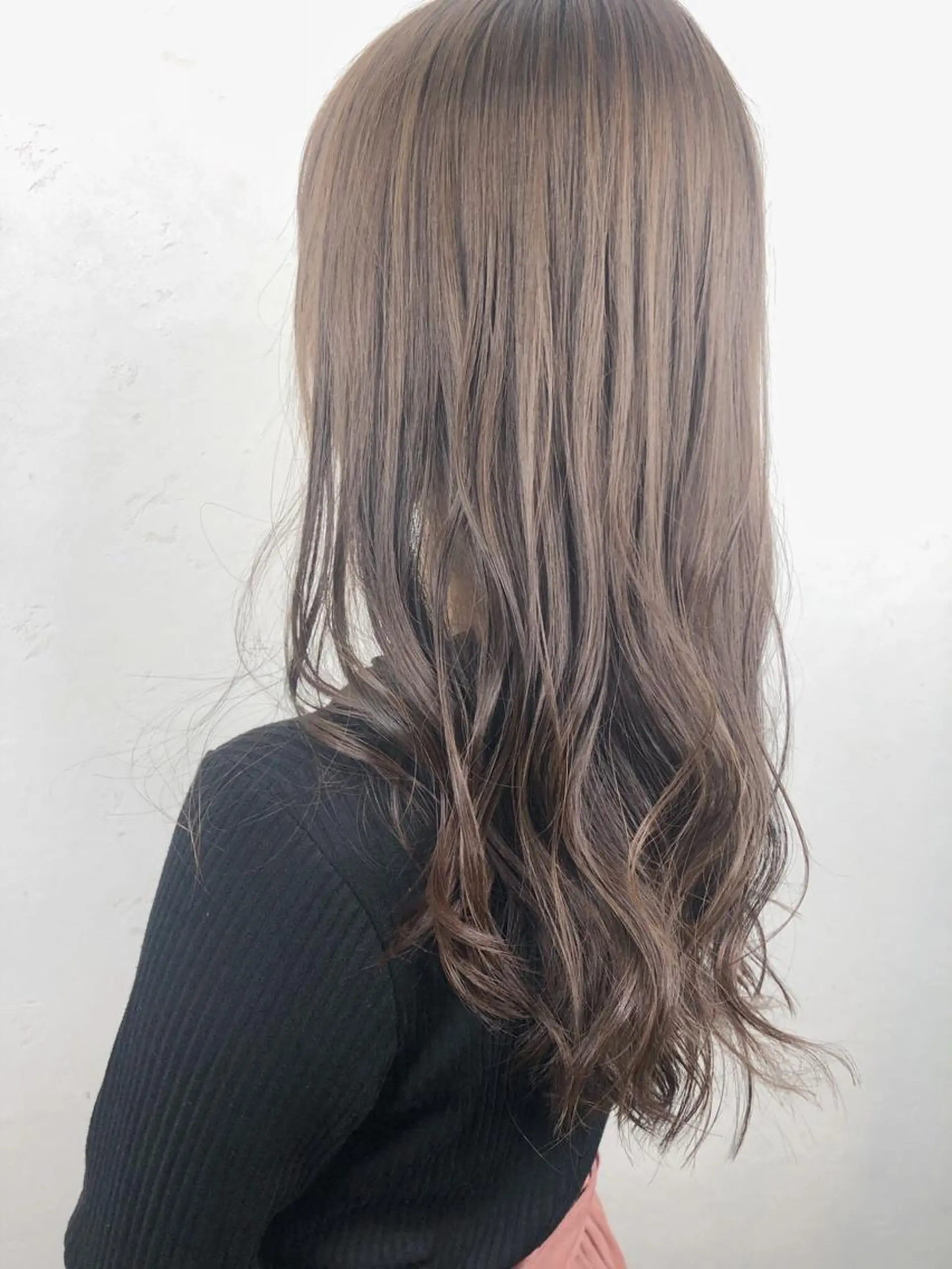 ロング カラー メンズ メンズブリーチ ブリーチ 透明感カラー グレージュ ブリーチなしカラー AHNKISM AHNKISMのヘアスタイル