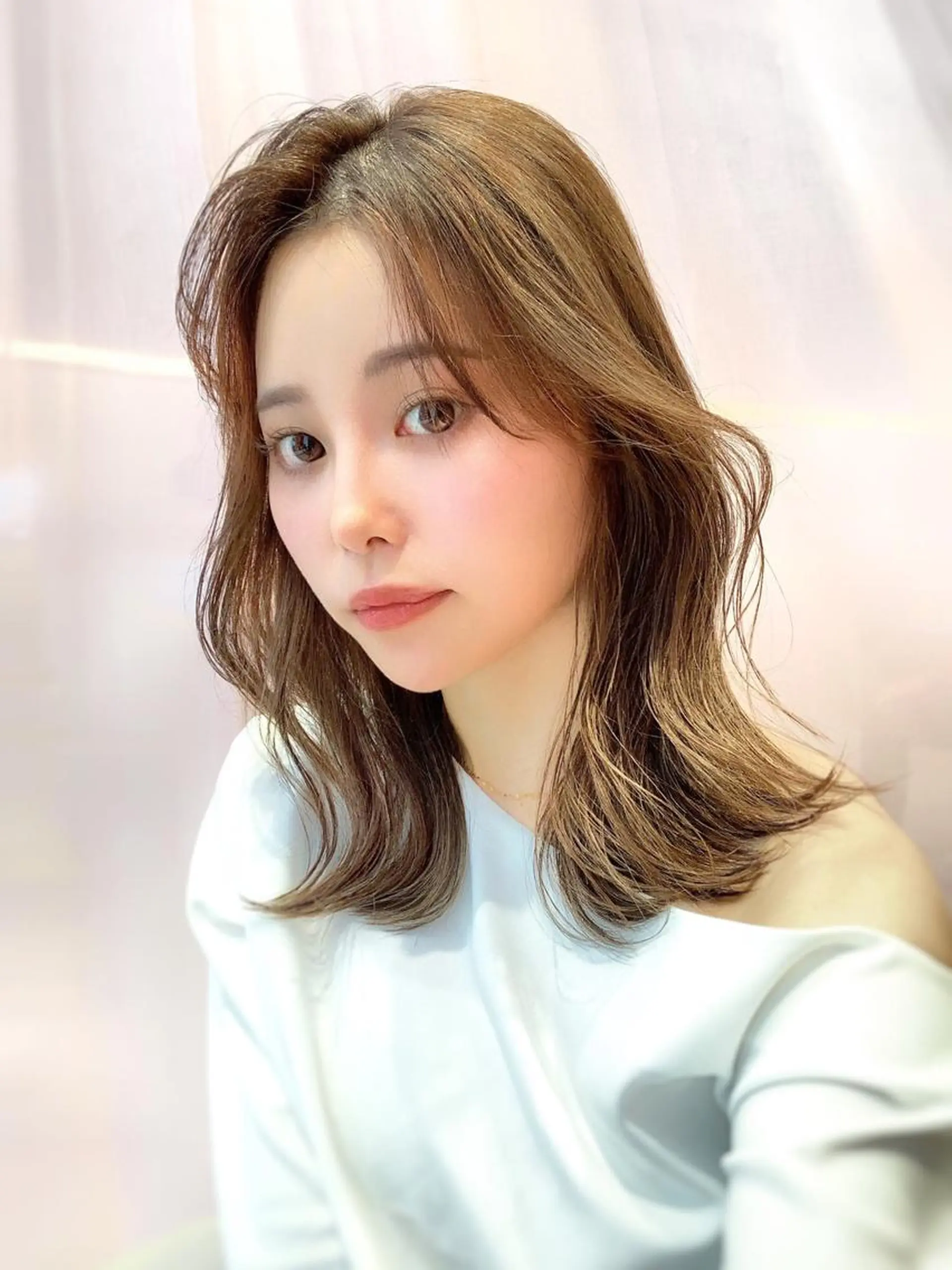 ミディアム カラー ベージュカラー 透明感カラー グレージュ ボブ カット ヘアカラー トリートメント レイヤー専門家 ダブルカラー修のヘアスタイル