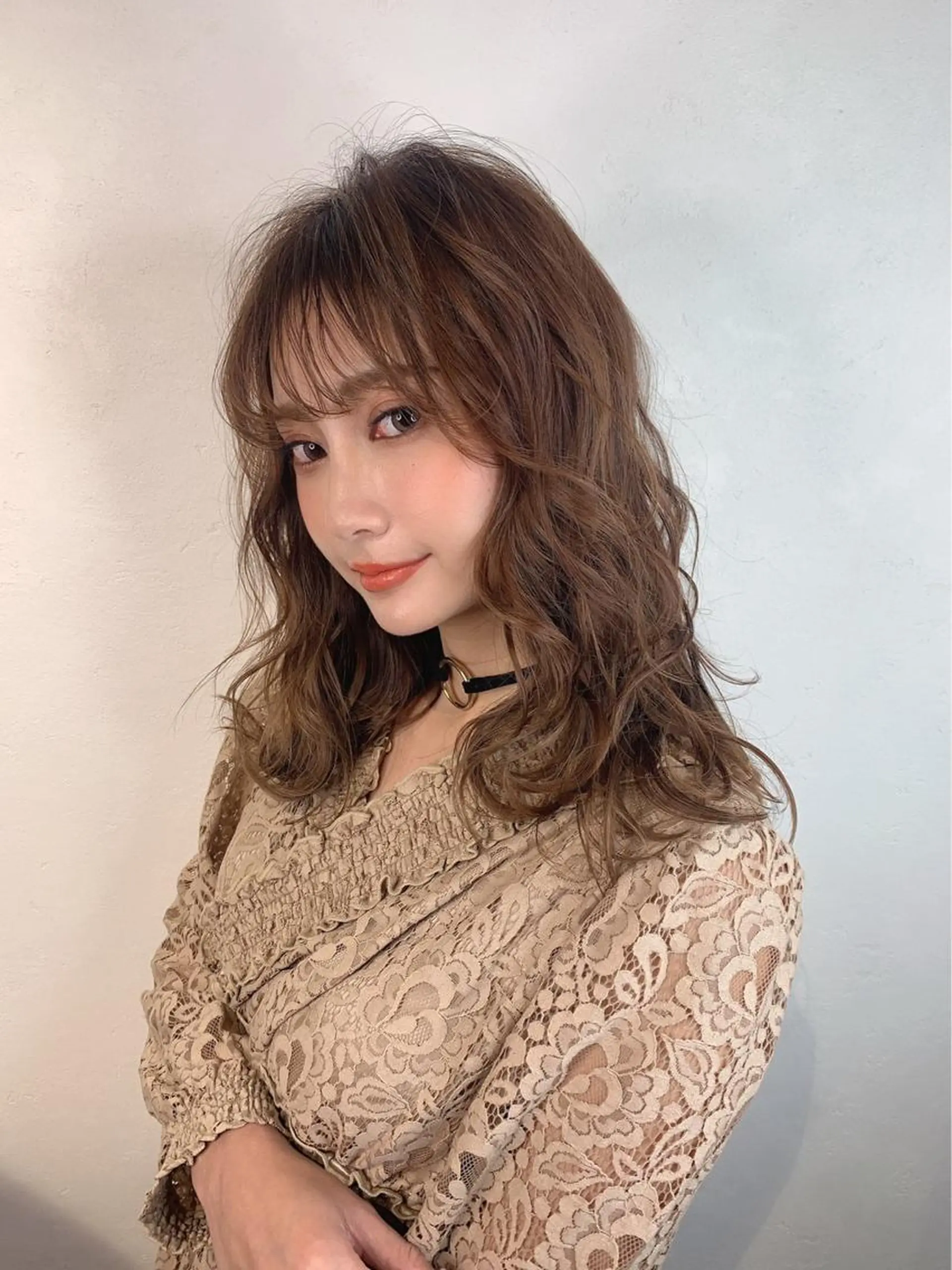 ミディアム カラー パーマ ヘアアレンジ シースルーバング カット ヘアカラー トリートメント _ WHITE三宮店のヘアスタイル