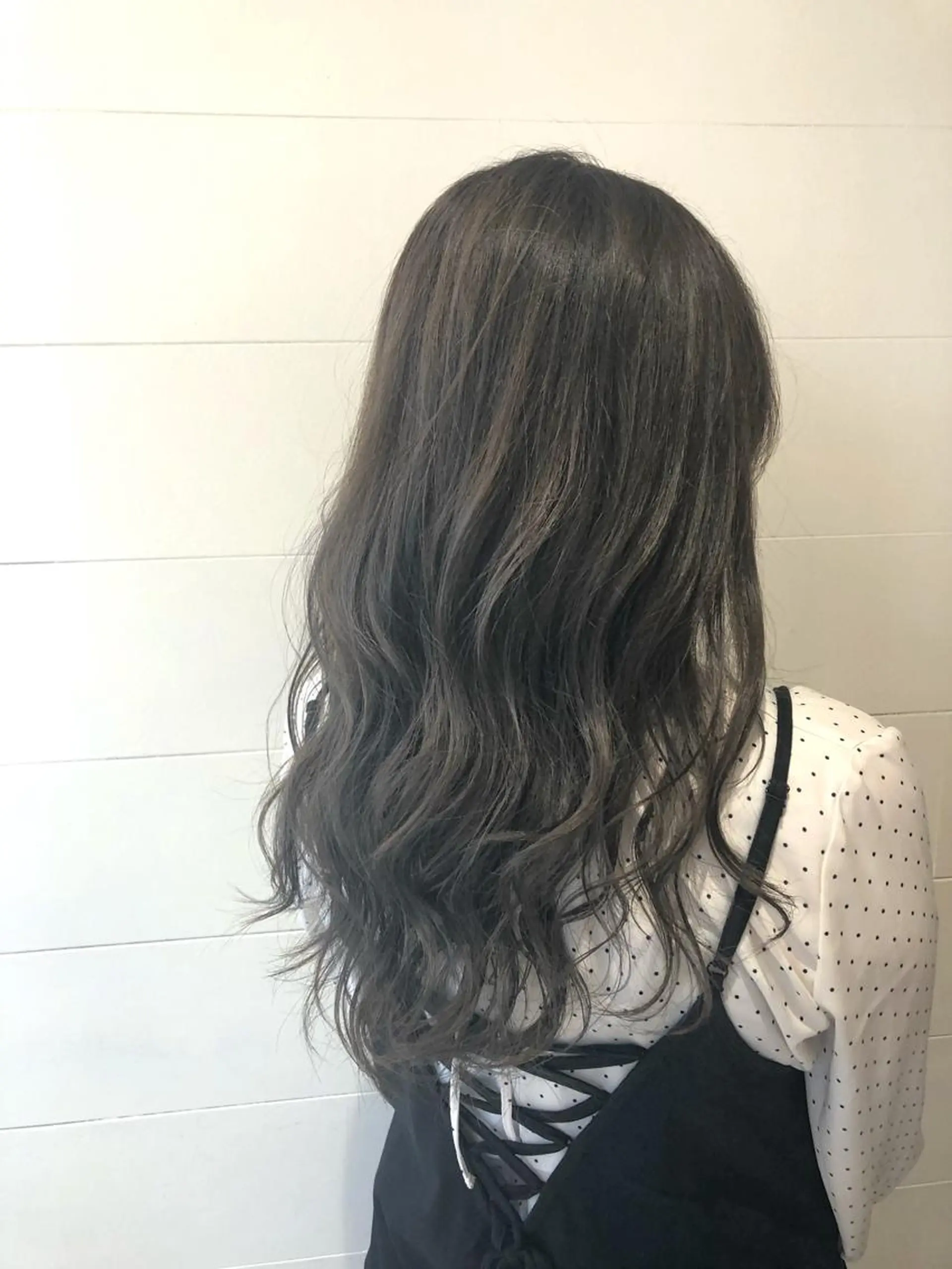 ロング esse大阪茶屋町店所属・レイヤーカット 新井田陽寿のヘアスタイル