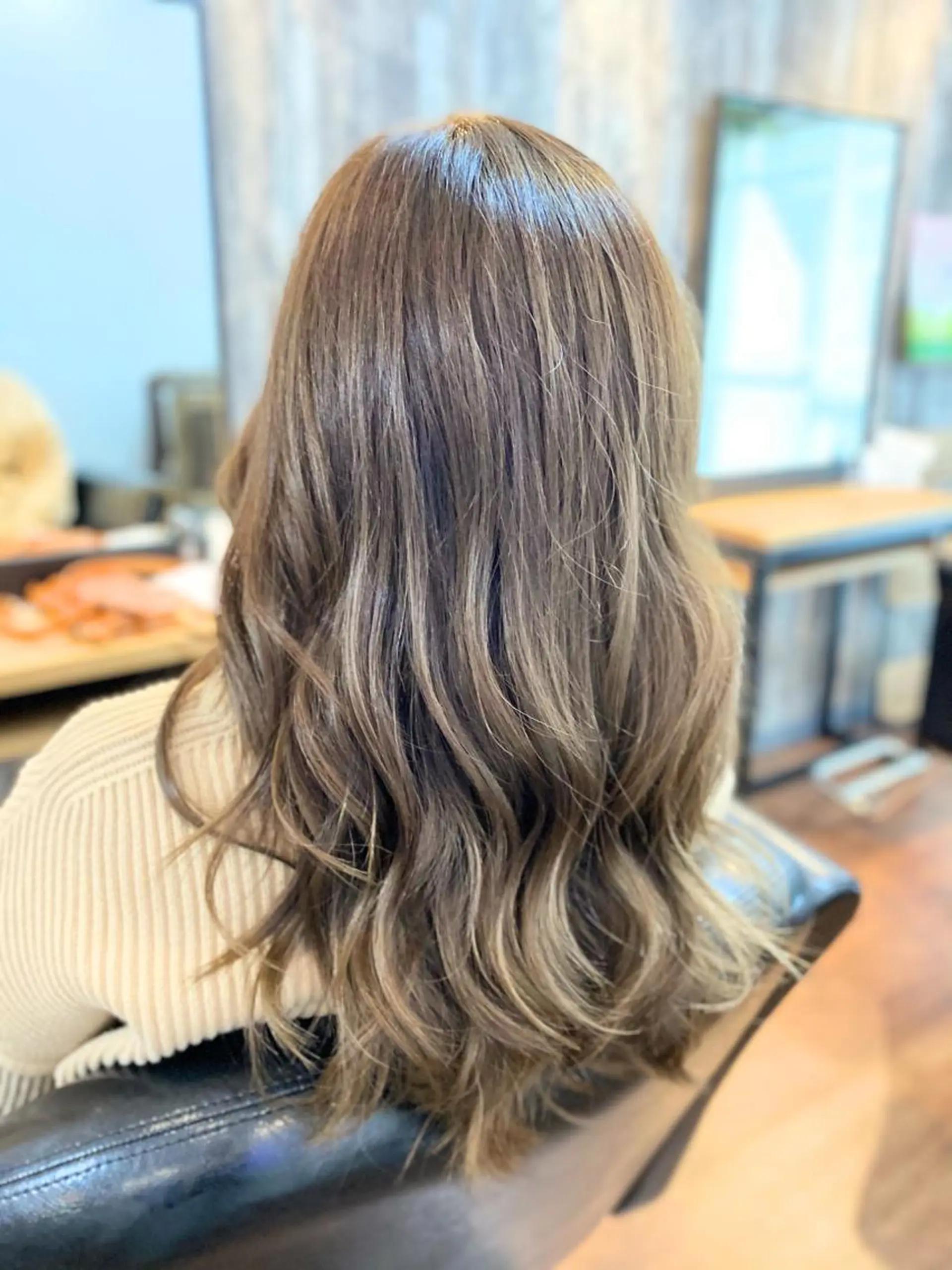 セミロング カラー ヘアアレンジ ブリーチ カット ヘアカラー トリートメント Lizir  ルズィール所属・Luzir⭐︎ GEN⭐︎のヘアスタイル