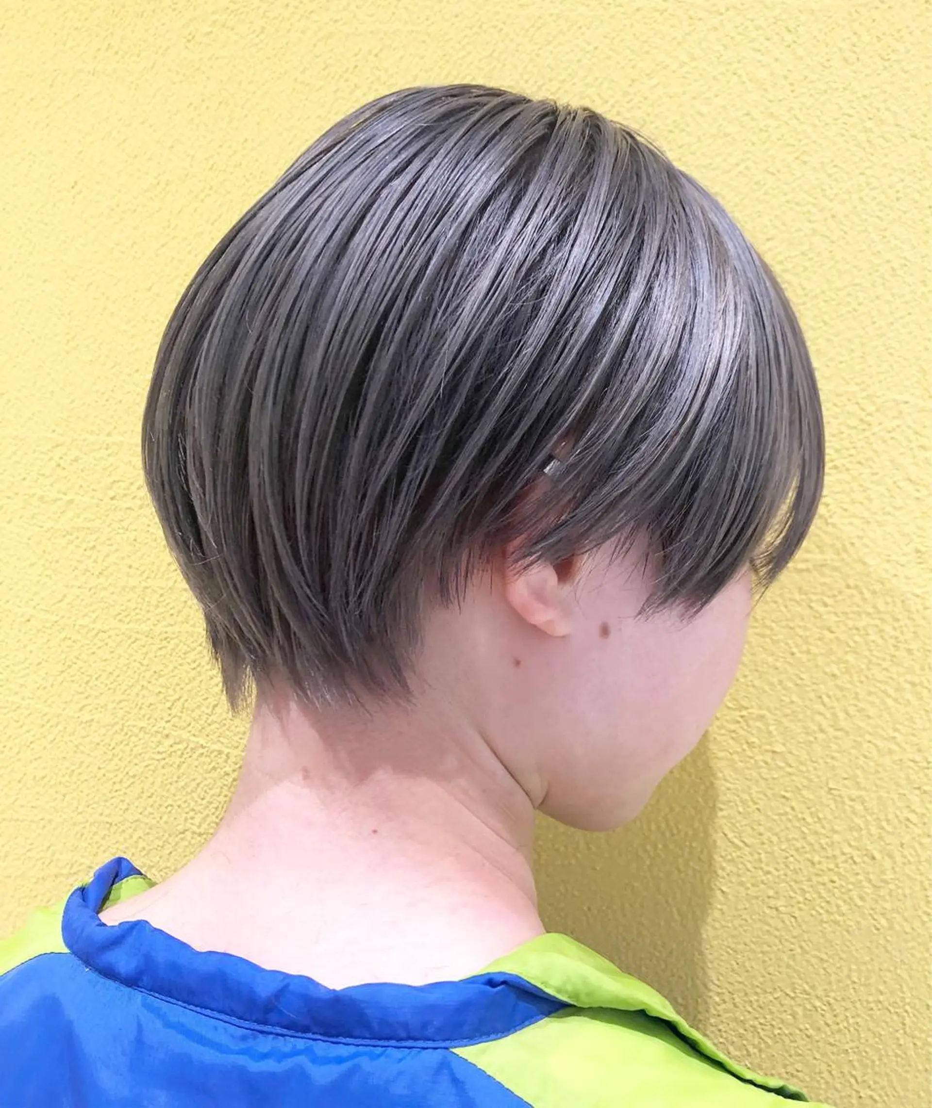 ショート カラー ブリーチ ケアブリーチ ダークグレー イルミナカラー シルバー ヘアカラー sano sayakaのヘアスタイル