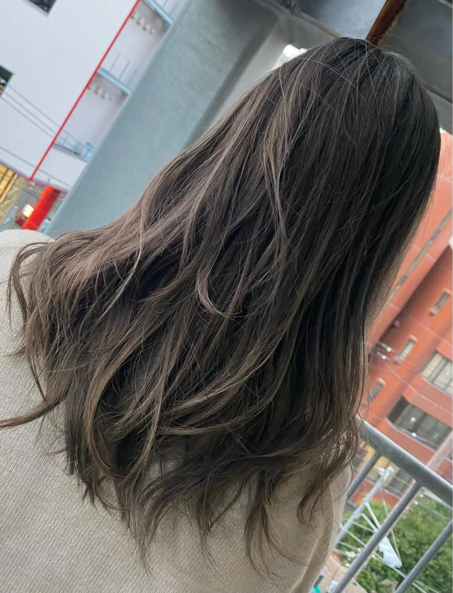 セミロング カラー グレージュ カット ヘアカラー AVANCE京橋所属・ハイトーンヘア/ 島崎　タクミのヘアスタイル
