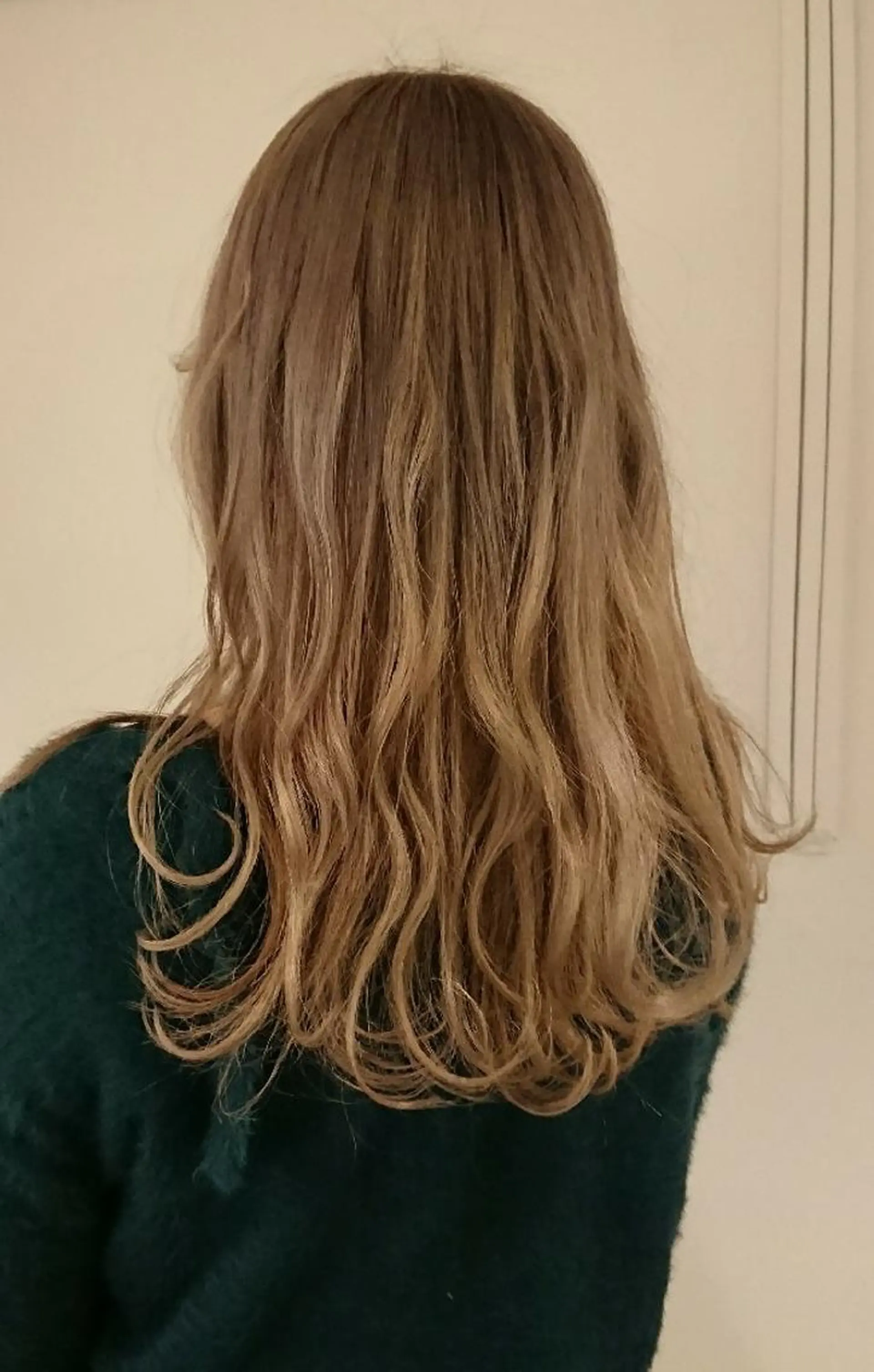 セミロング カラー アッシュ ベージュカラー ブリーチ coii コイ【原宿/表参道】のヘアスタイル