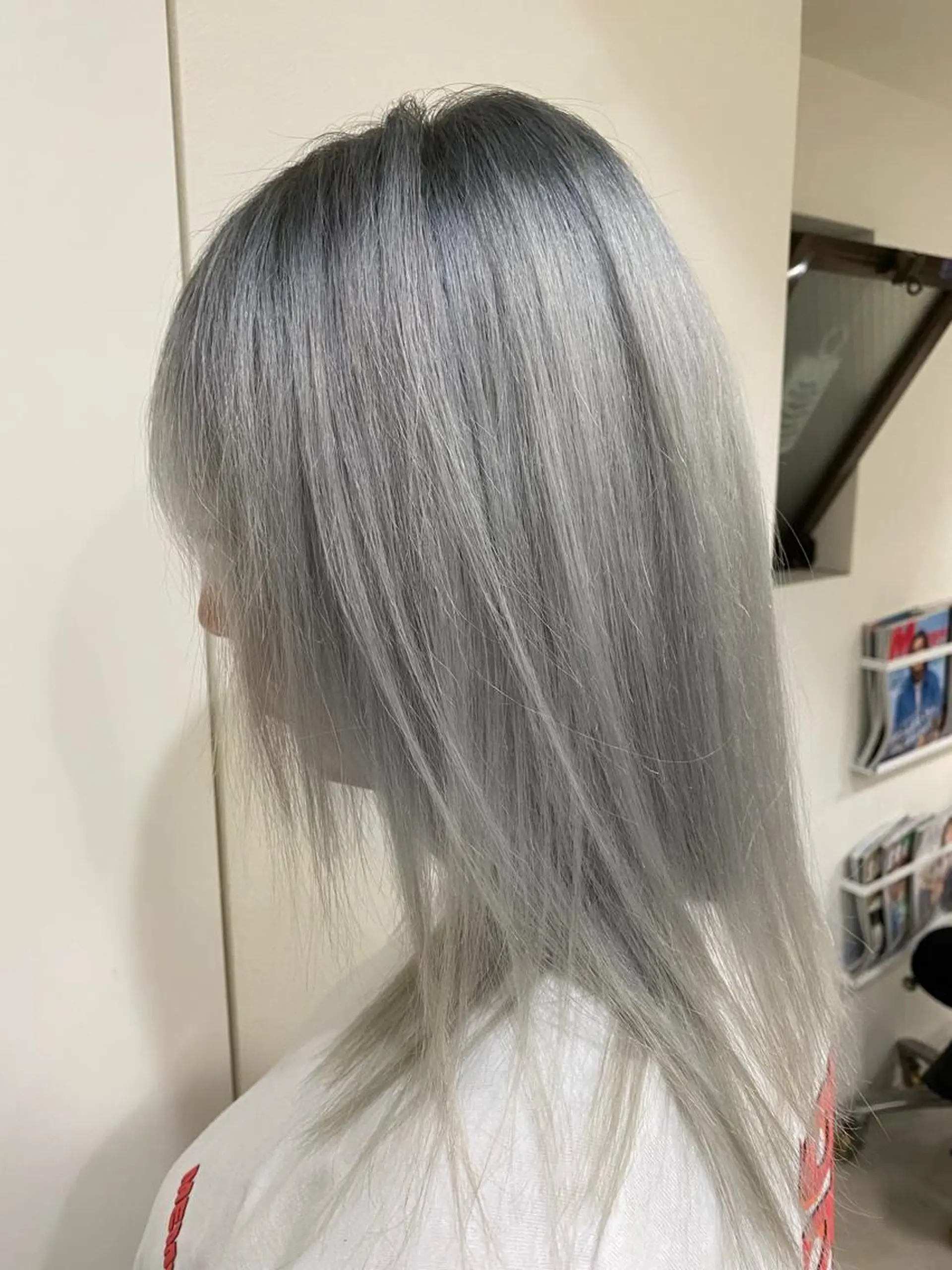 セミロング 透明感カラー✨ 酸性ストレート特化のヘアスタイル