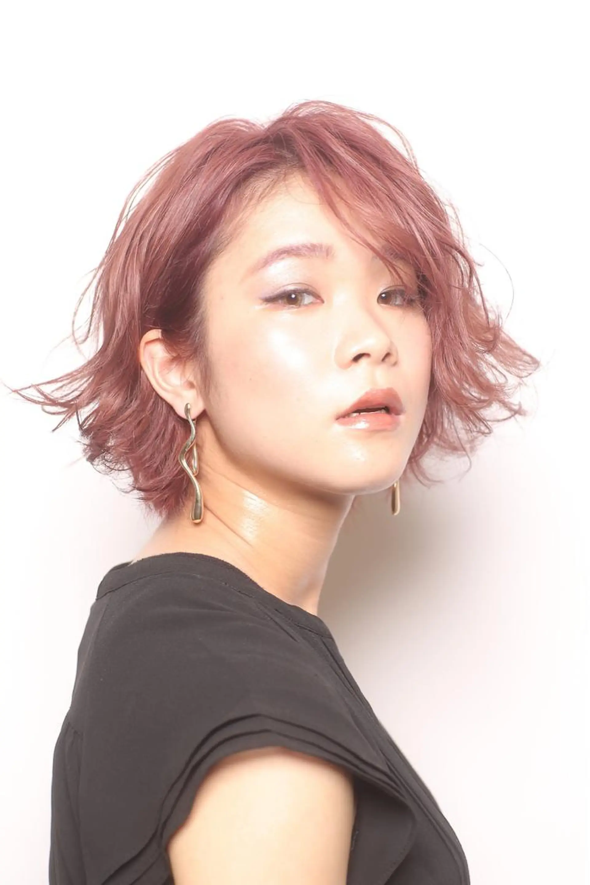 ミディアム カラー ピンクカラー Lee 甲子園のヘアスタイル