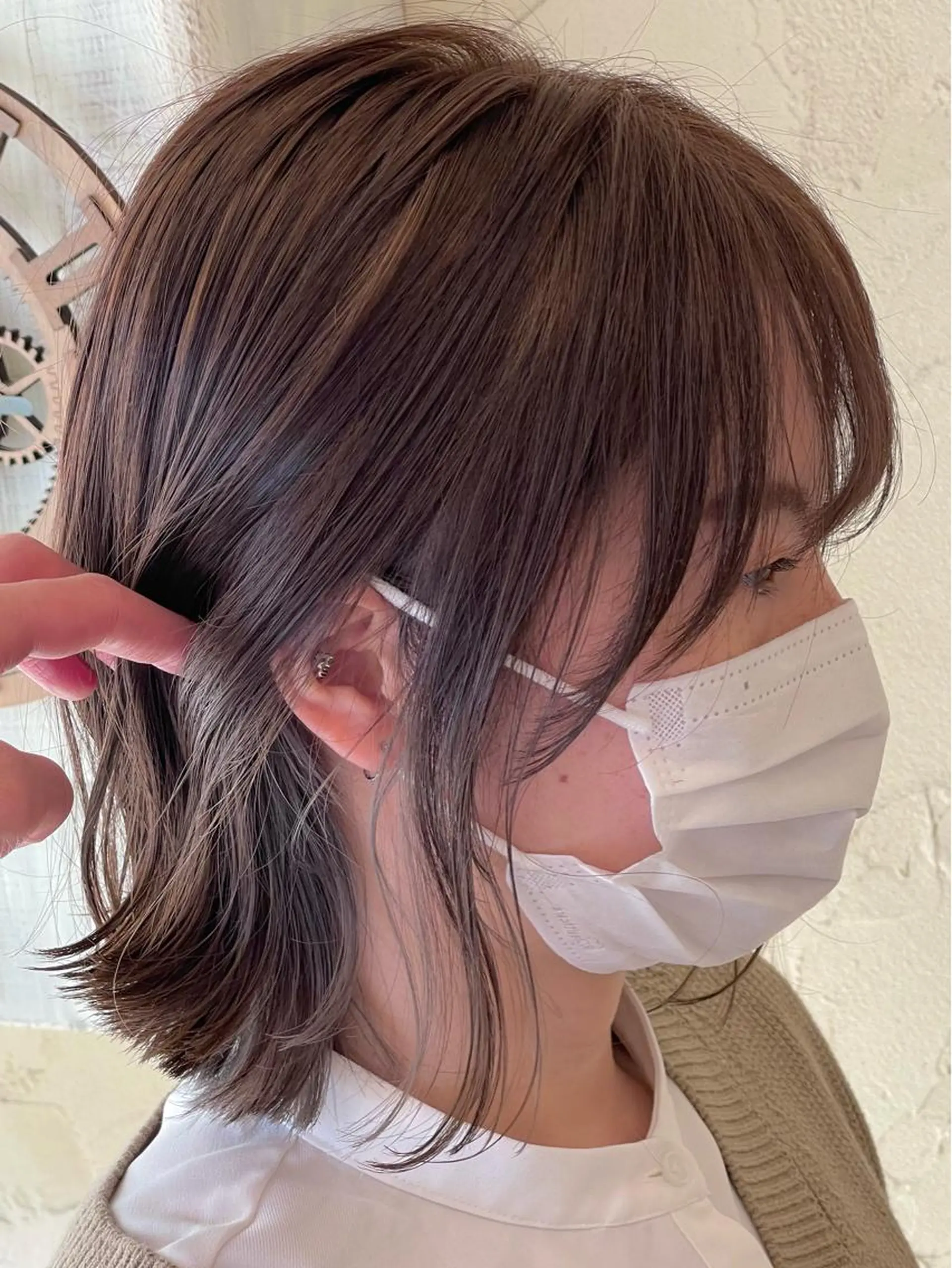 ミディアム カラー シルバー ボブ 外ハネヘア メンズ特化/パーマ指 名No.1/百瀬太郎のヘアスタイル