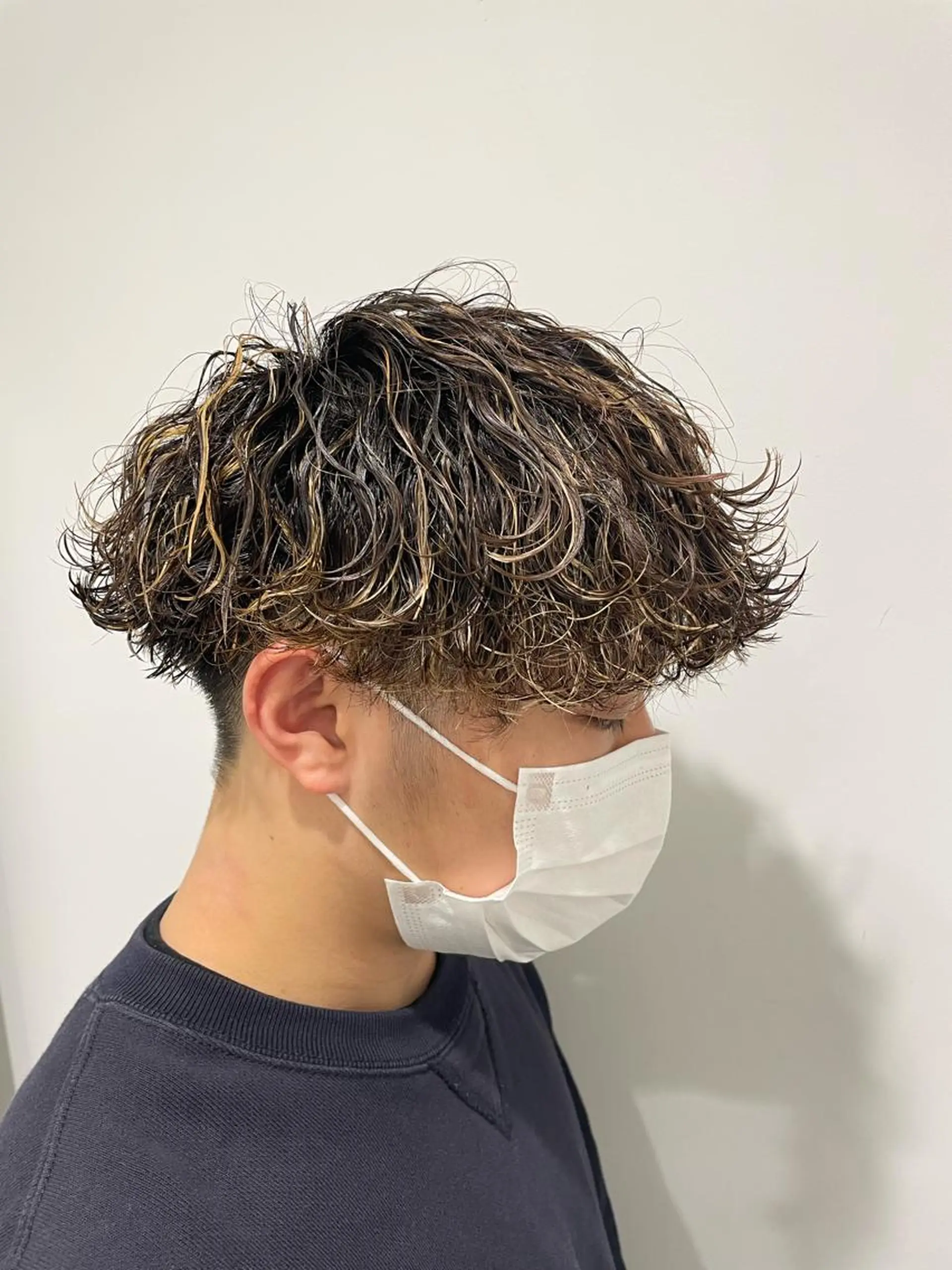 ミディアム パーマ ヘアアレンジ メンズ ミディアムパーマ メンズパーマ 波巻きパーマ カット パーマ トリートメント ヘッドスパ ヘアセット 艶カラー の達人のヘアスタイル