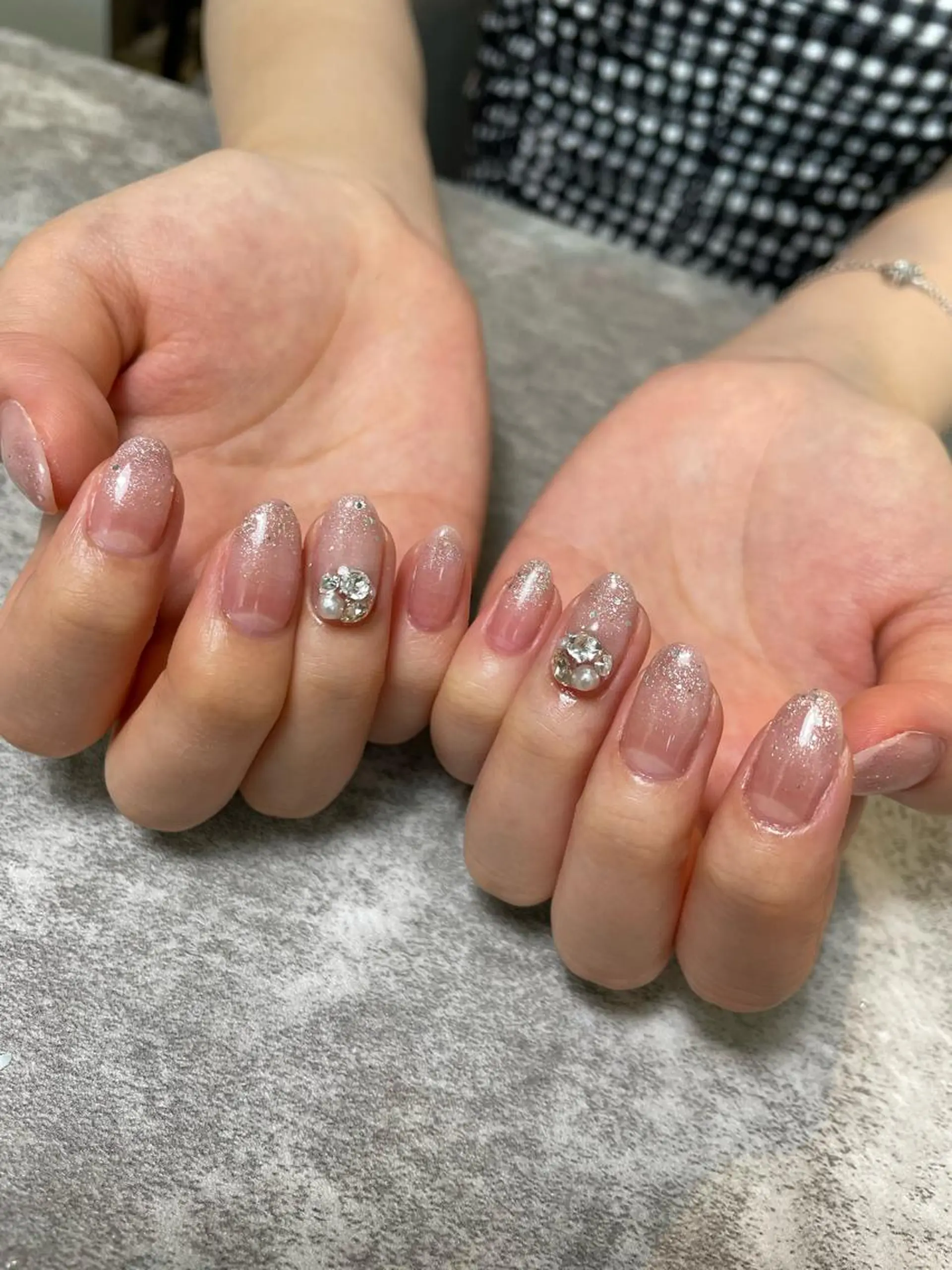 ネイル ラメ(グリッター) ラメグラデーション ピンク ストーンネイル ma riのネイルデザイン