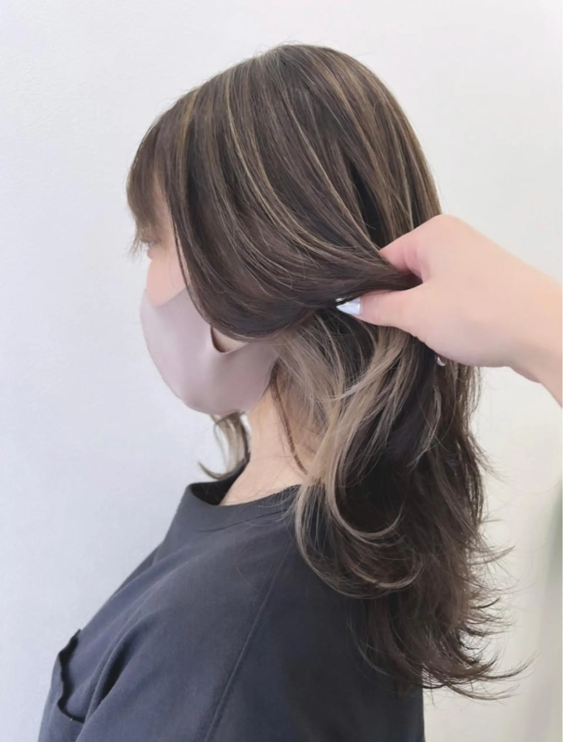 セミロング カラー 岩本 菖のヘアスタイル