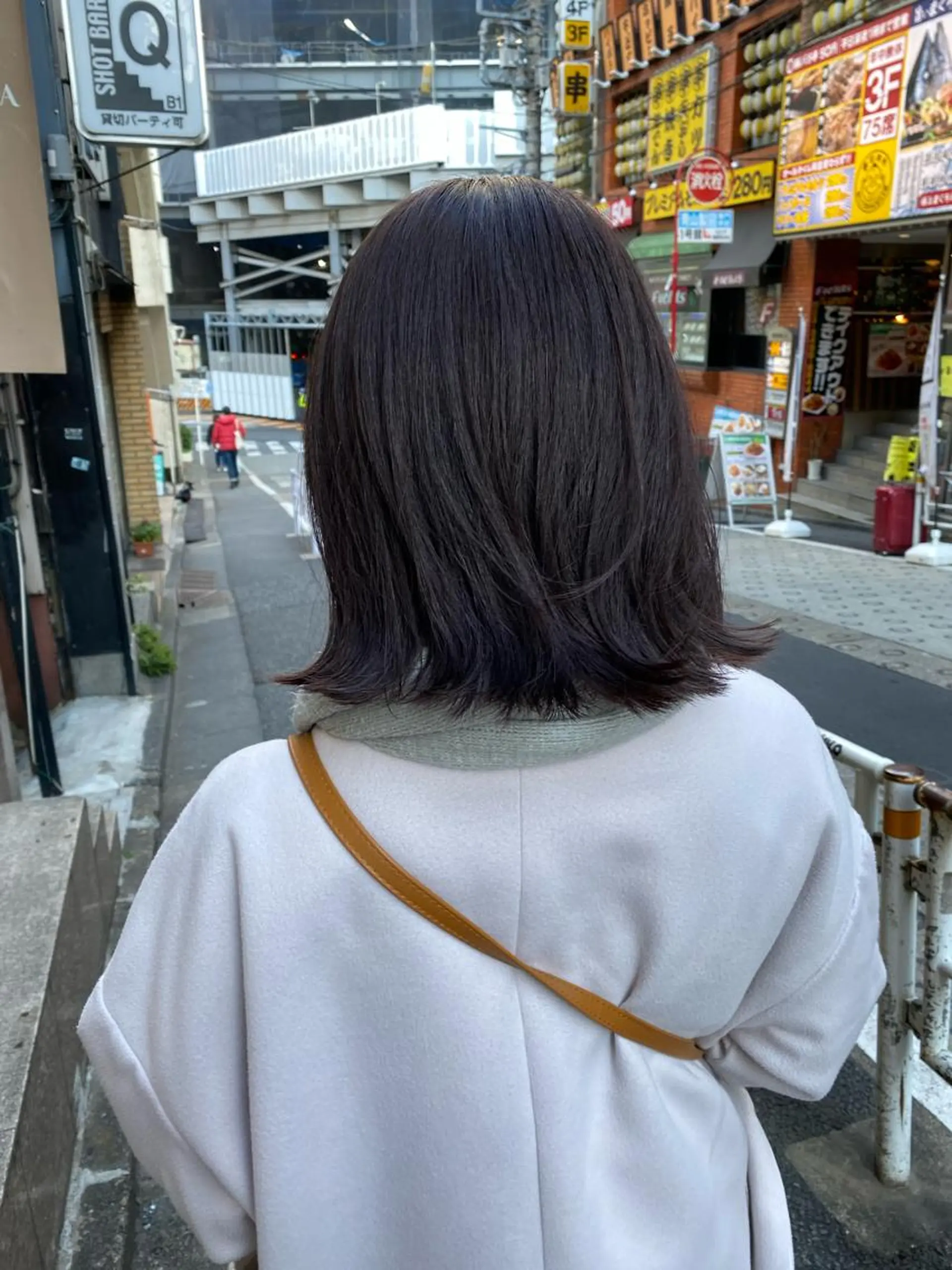 ミディアム カラー グレージュ ラベンダーカラー 外ハネヘア カット ヘアカラー トリートメント ボブ/縮毛矯正/ レイヤー/塚田のヘアスタイル