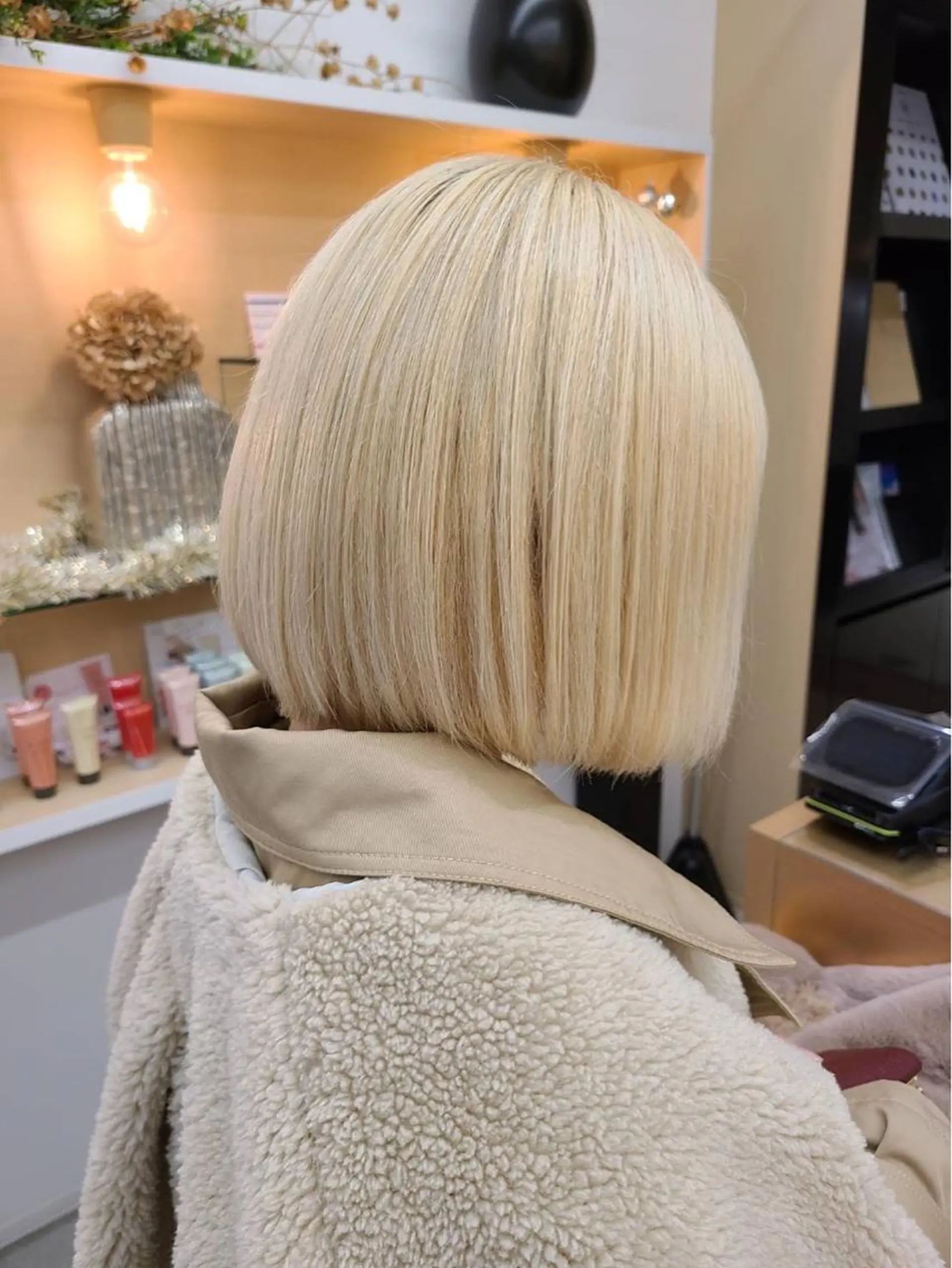 ショート カラー ヘアアレンジ ハイトーンカラー ボブ 8HAIR / MAYUのヘアスタイル