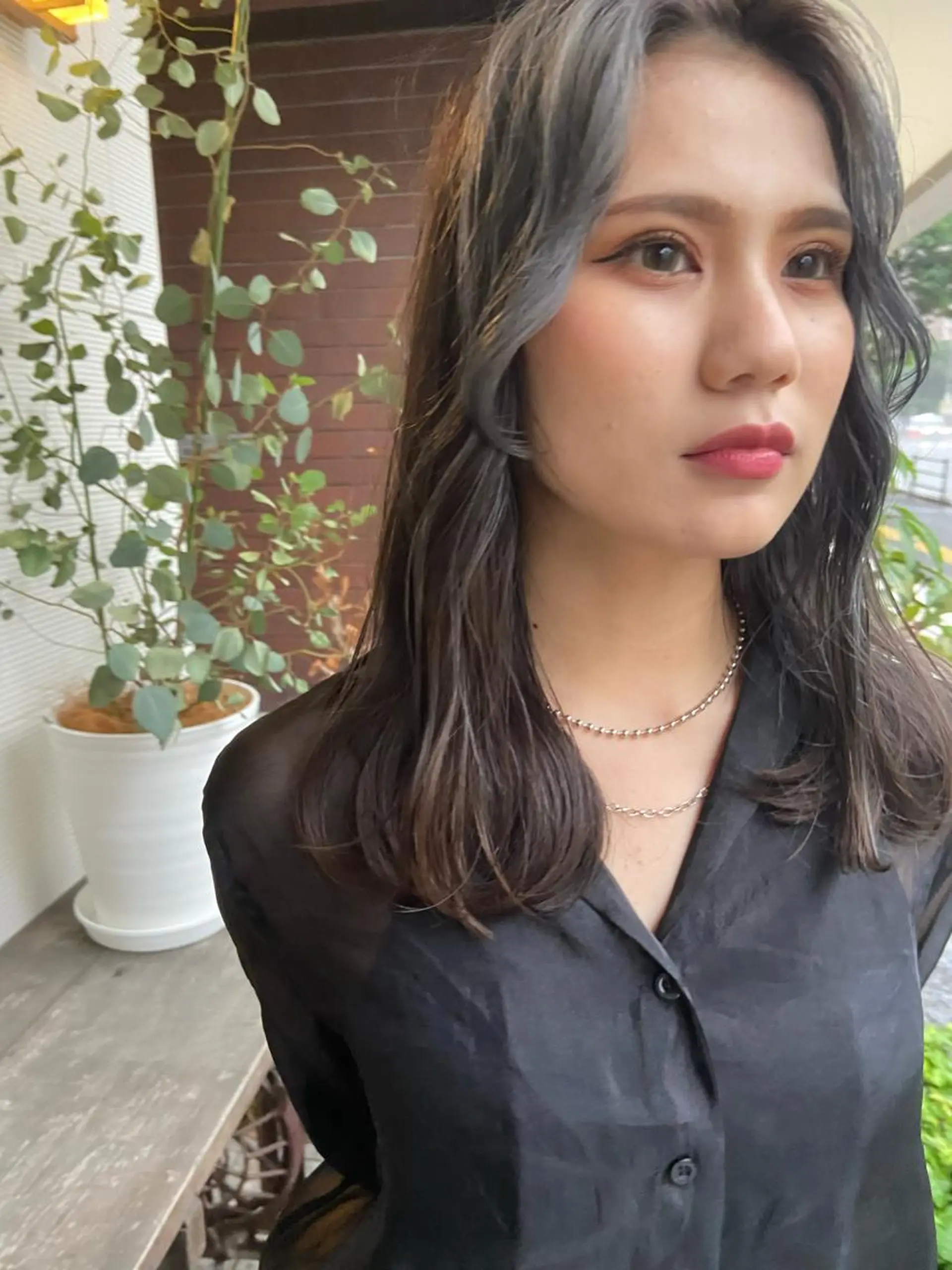 セミロング カラー ブリーチ グレージュ オリーブグレージュ オリーブグレー 顔まわりレイヤー カット ヘアカラー トリートメント 松尾太樹 【pia】福岡美容室のヘアスタイル