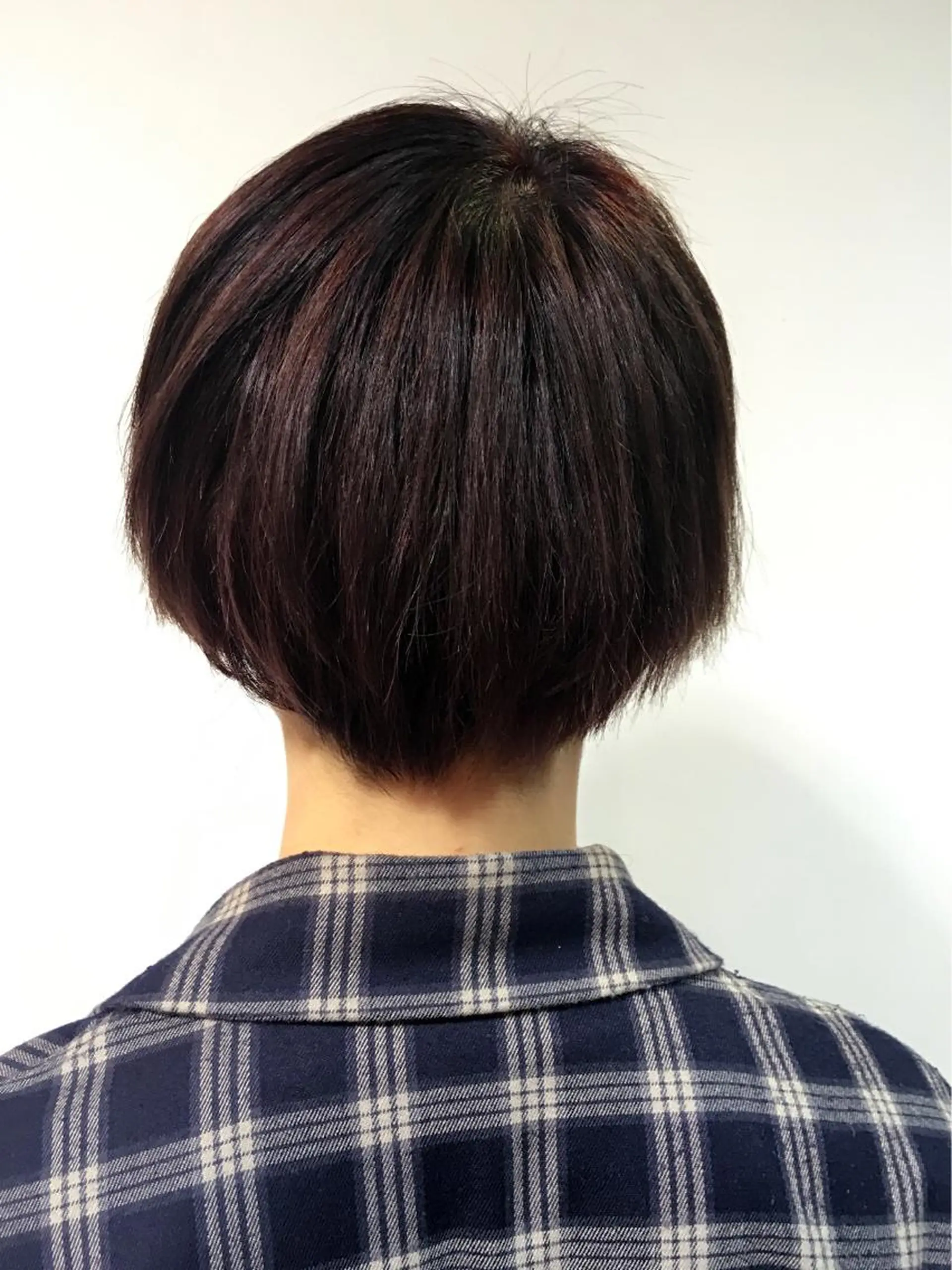 ショート カラー パープルカラー 星 沙織のヘアスタイル