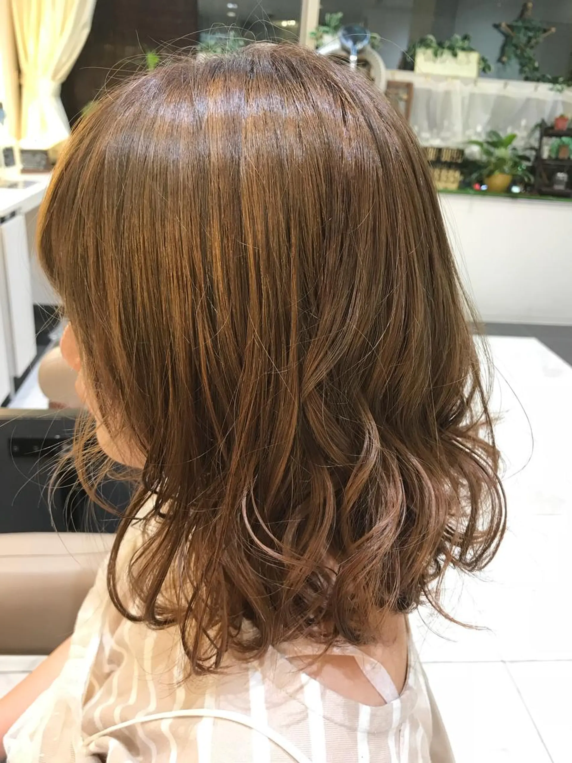 ミディアム カラー ベージュカラー ミルキーベージュ 清藤 綾のヘアスタイル