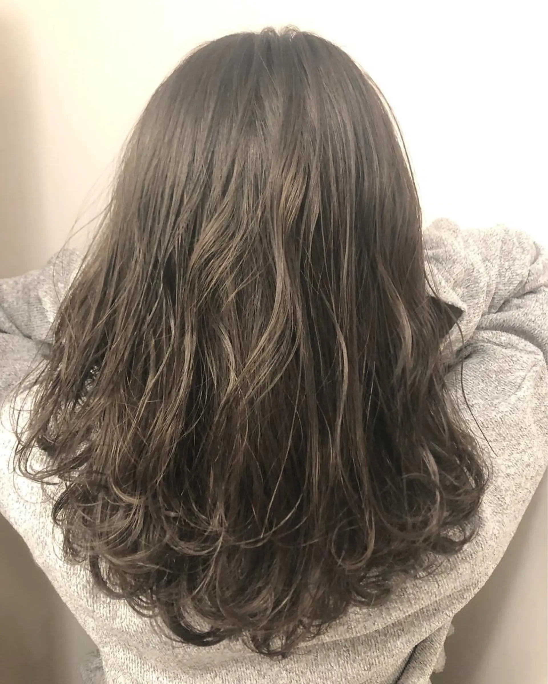 ミディアム カラー 岡田 拓也のヘアスタイル