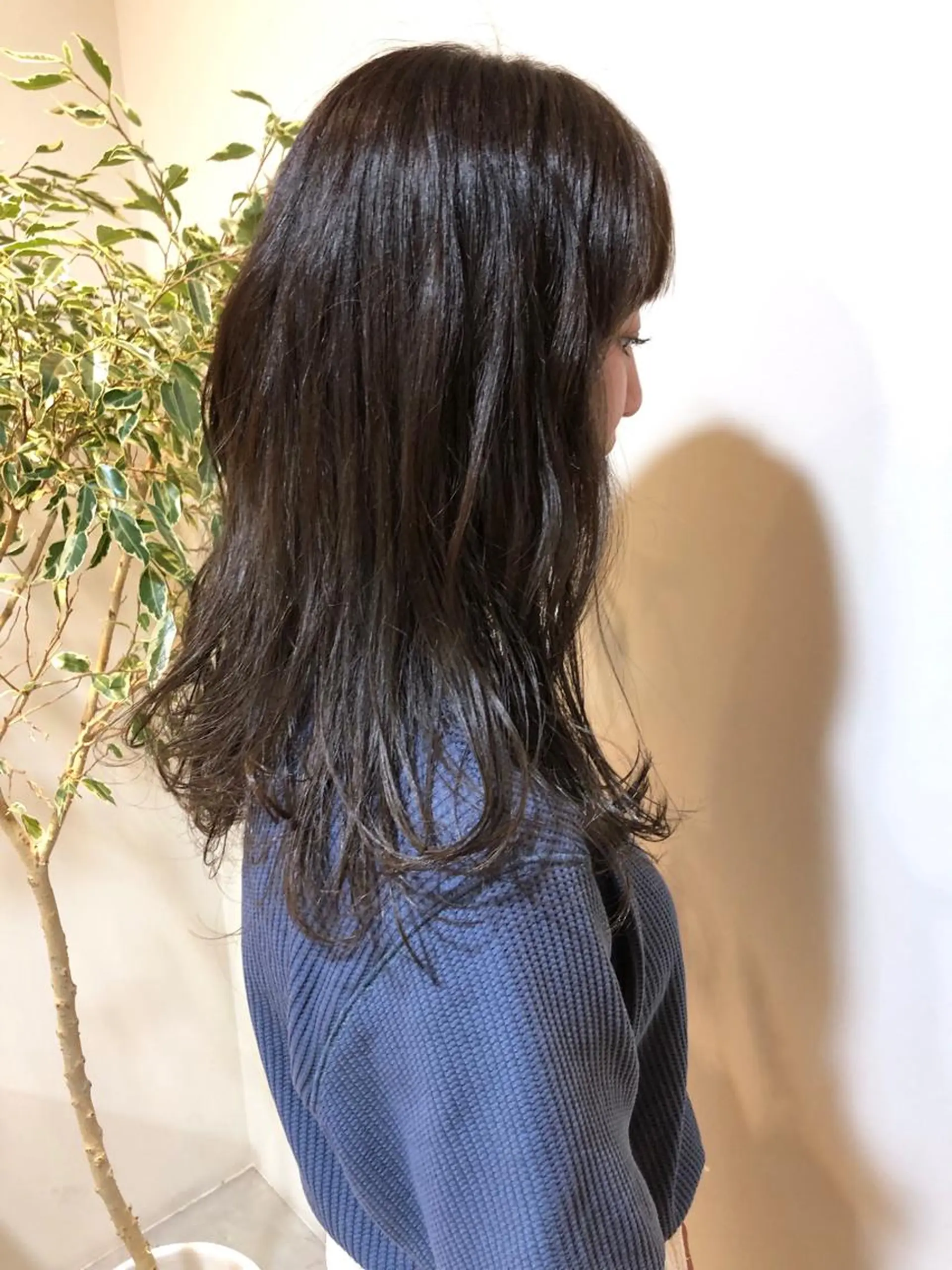 セミロング カラー MIOベージュカラー 柔らかいカラーのヘアスタイル