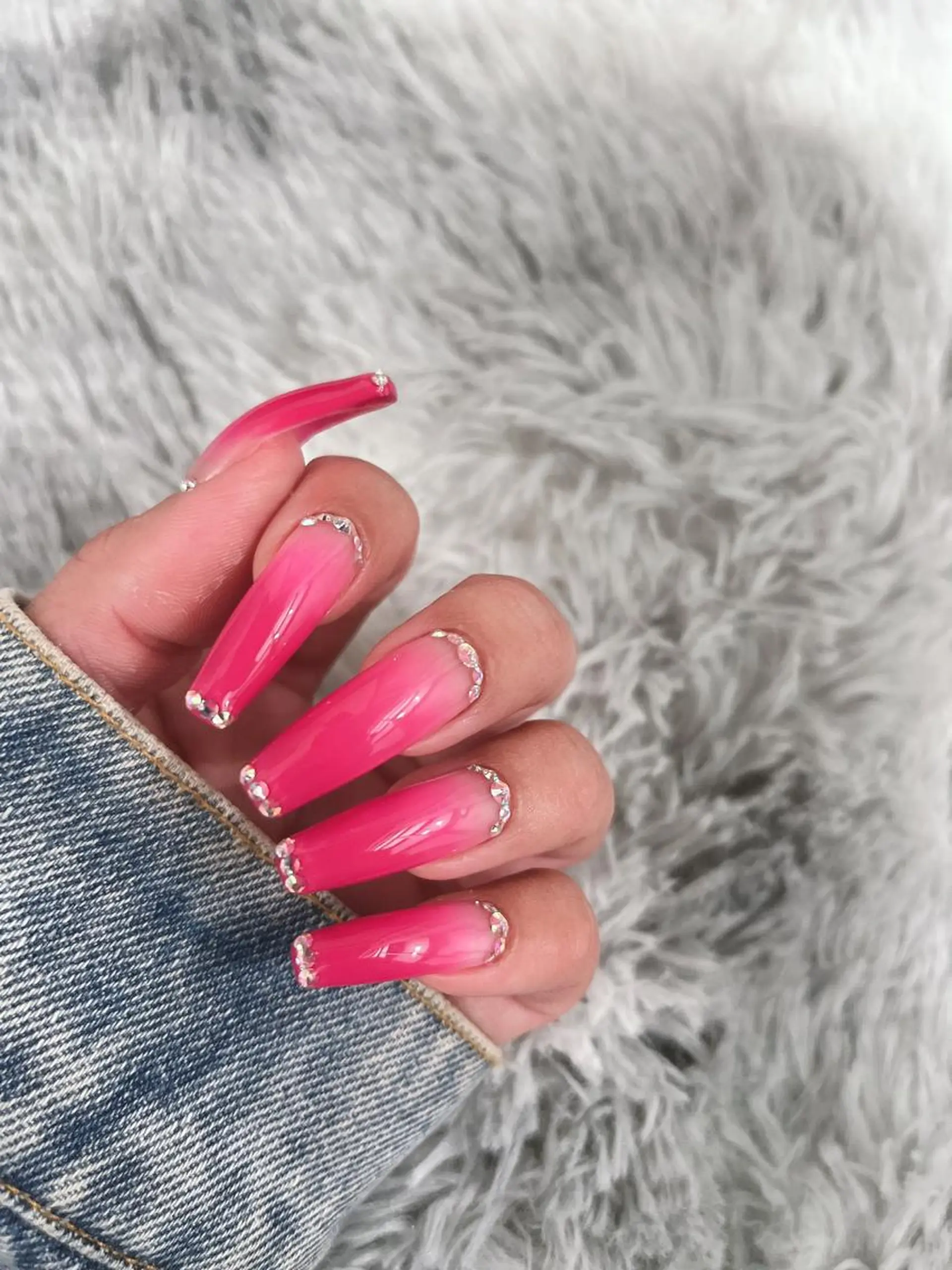 ネイル フットネイル フレンチネイル ジェルネイル ラメ(グリッター) ラメグラデーション ハンドネイル NEO Beauty Salon所属・𝐍𝐄𝐎 𝐉𝐔𝐑𝐈のネイルデザイン