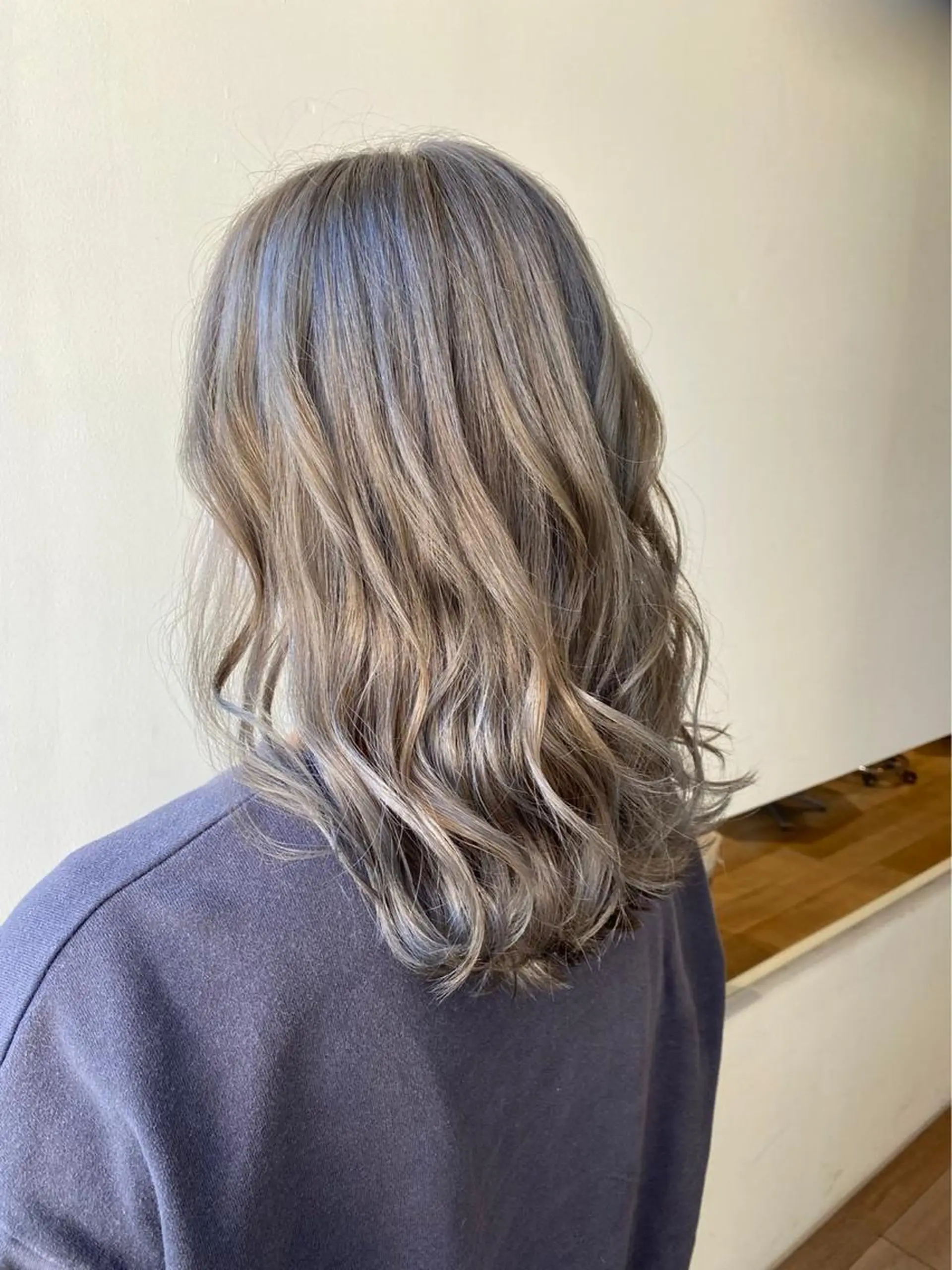 ミディアム カラー グレージュ 清原 里菜のヘアスタイル