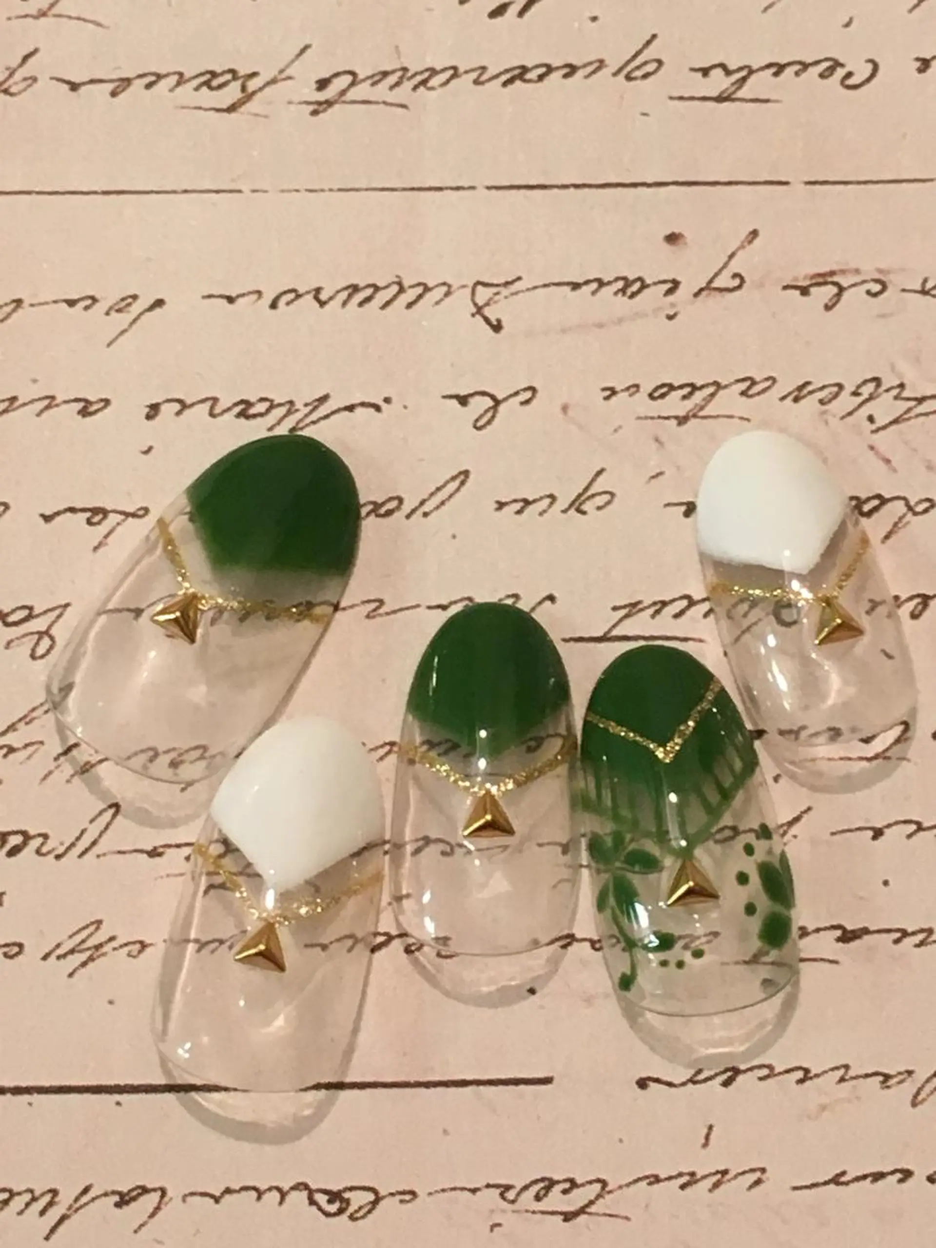 ネイル グリーン ホワイト 古川 里美のネイルデザイン