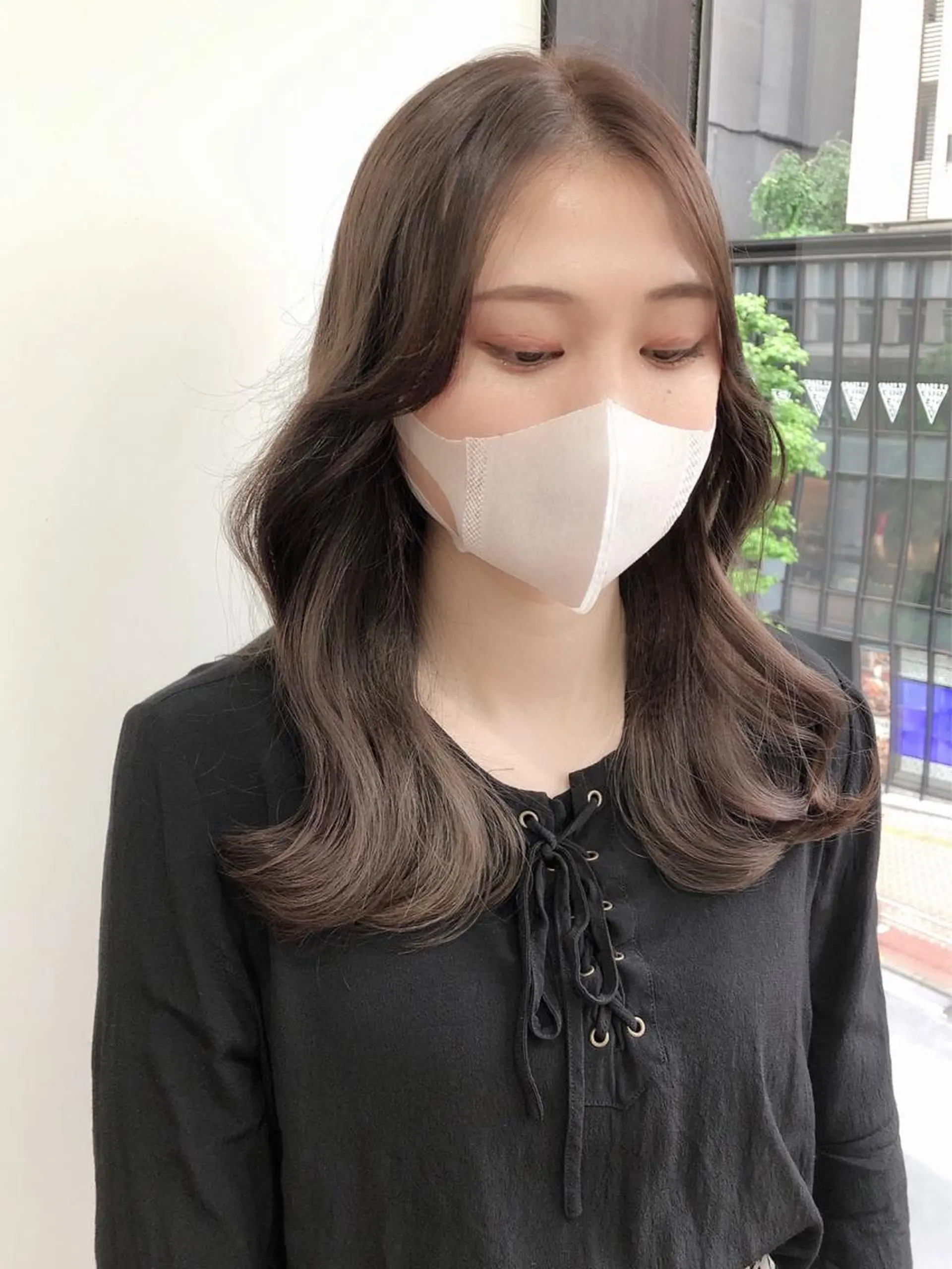 ミディアム カラー グレージュ くびれヘア カット ヘアカラー トリートメント 韓国ヘア/レイヤー カット SAKURAのヘアスタイル